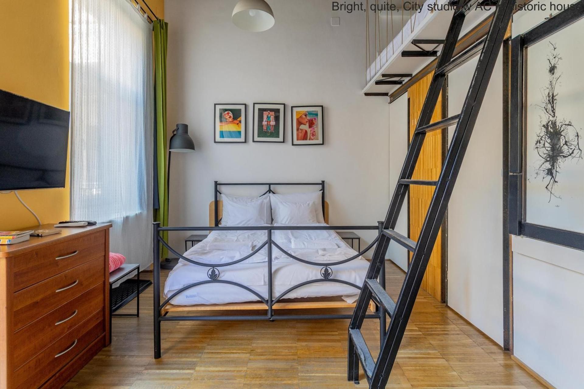 Bright, quite, City studio w AC in historic house