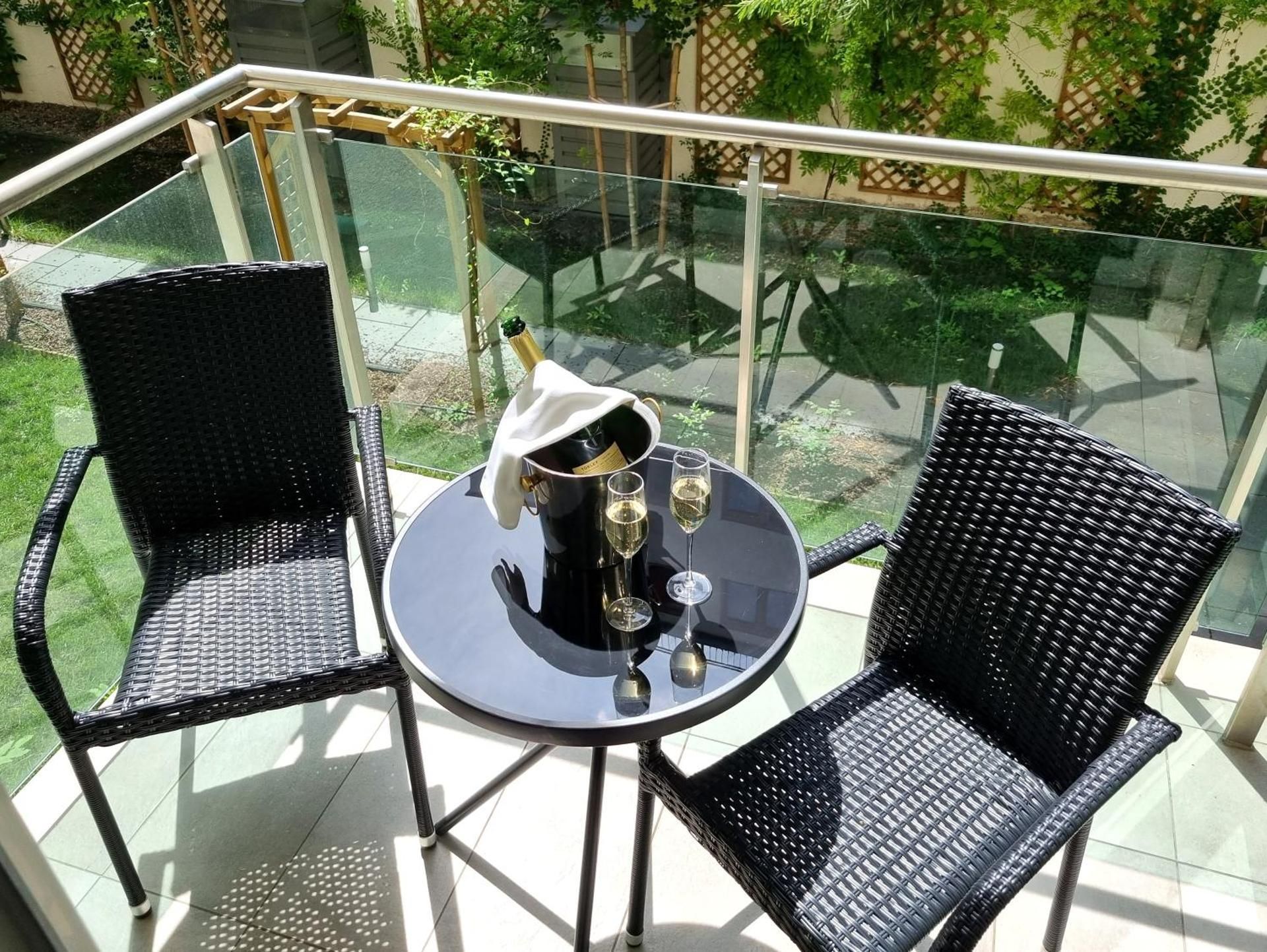 B40 Green ApartRooms Studio with Terrace 2