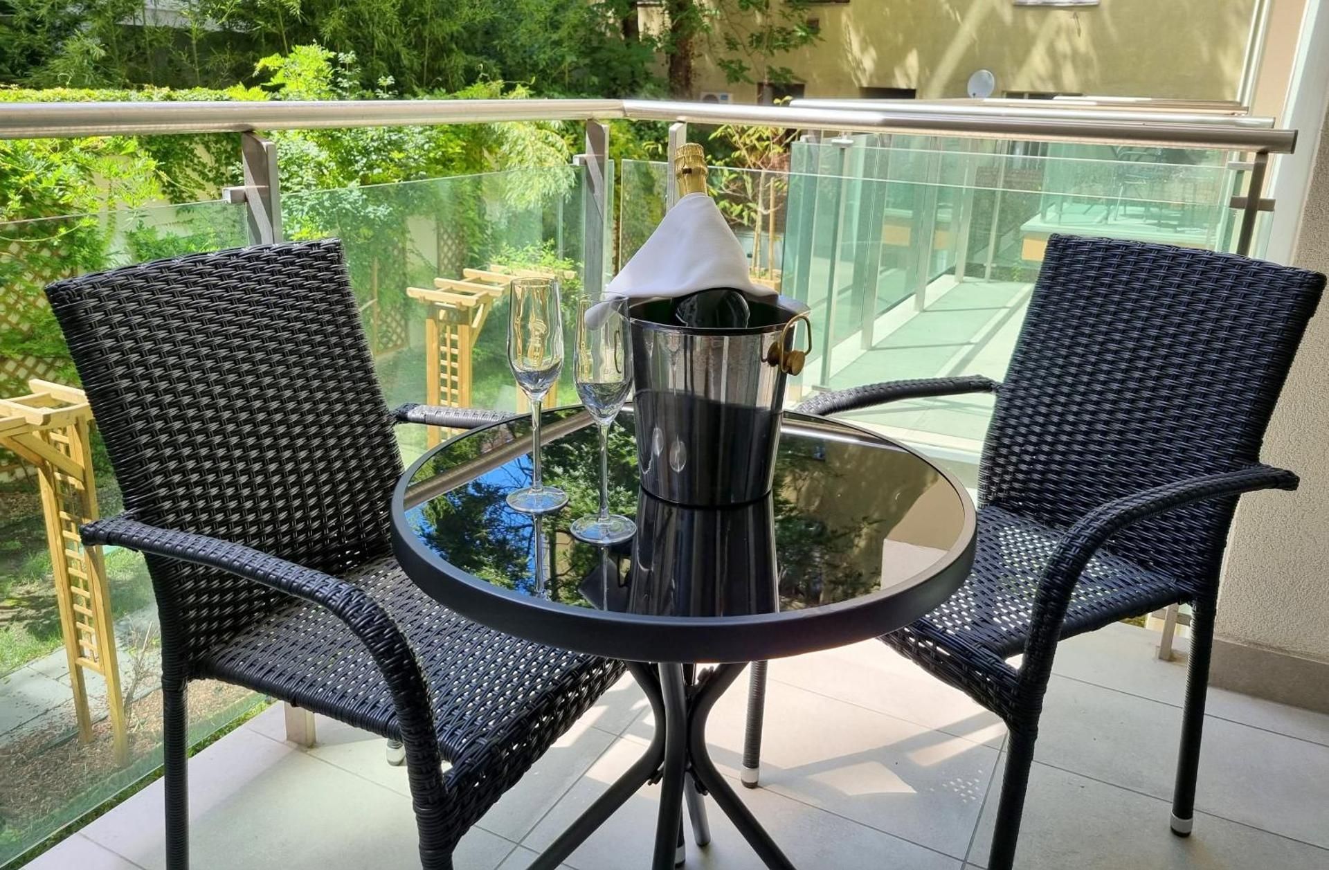 B40 Green ApartRooms Studio with sofa bed 2