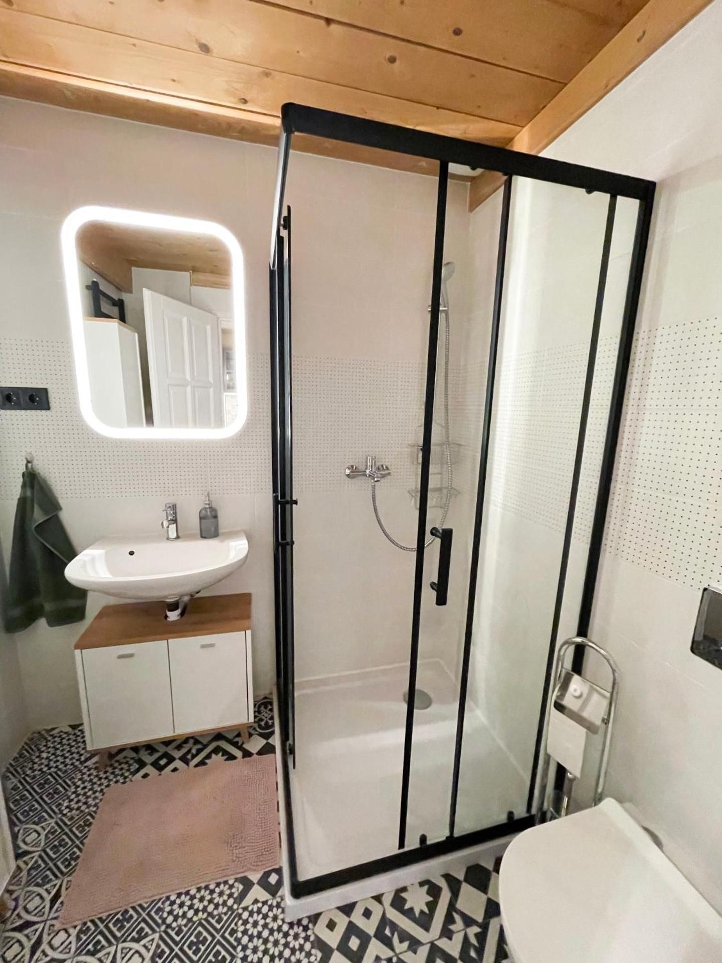 Brody Str 13 Studios Maisonette