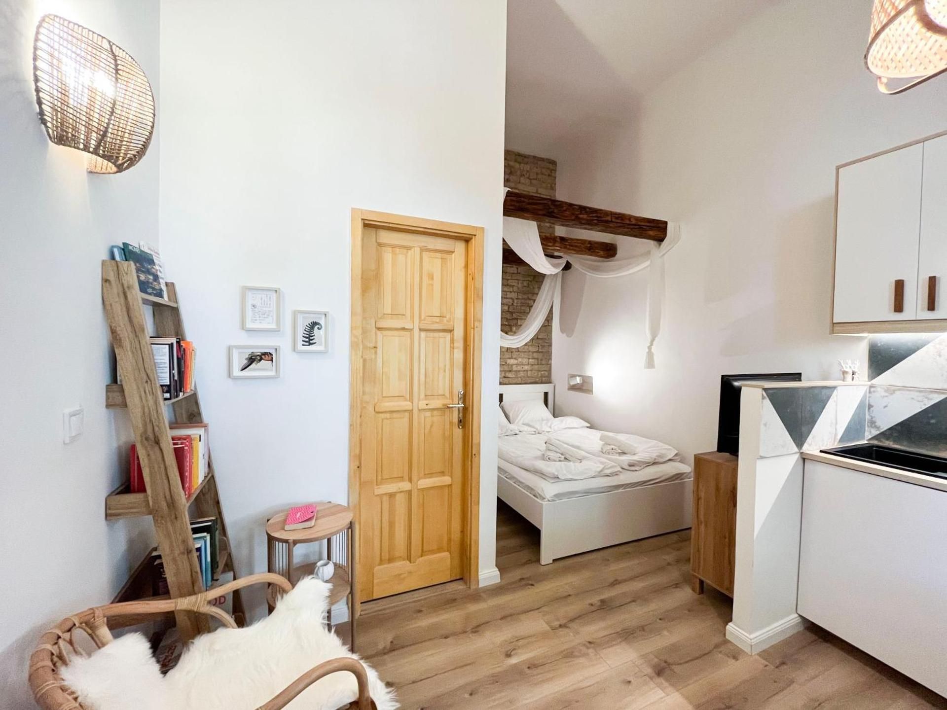 Brody Str 13 Studios Studio Apartment