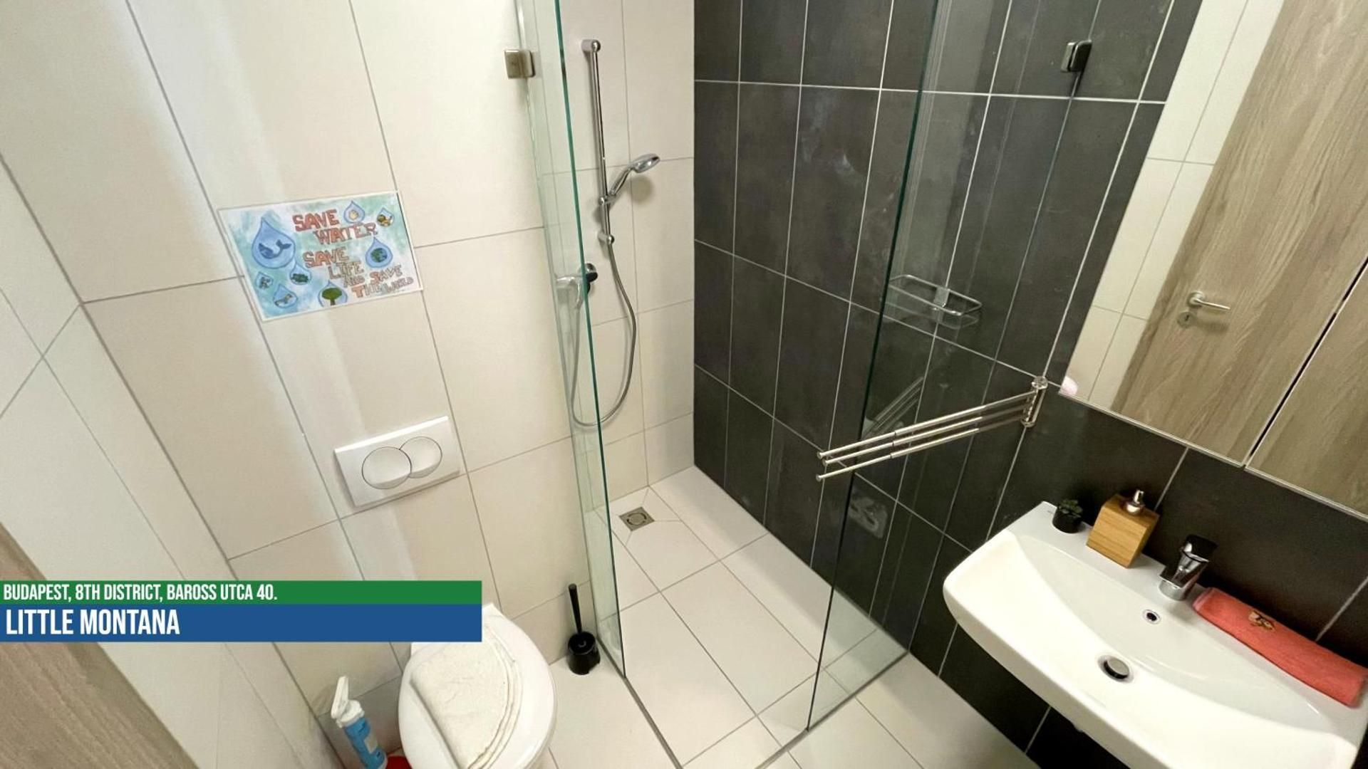 Little Americas North West Apartments One-Bedroom Apartment 3