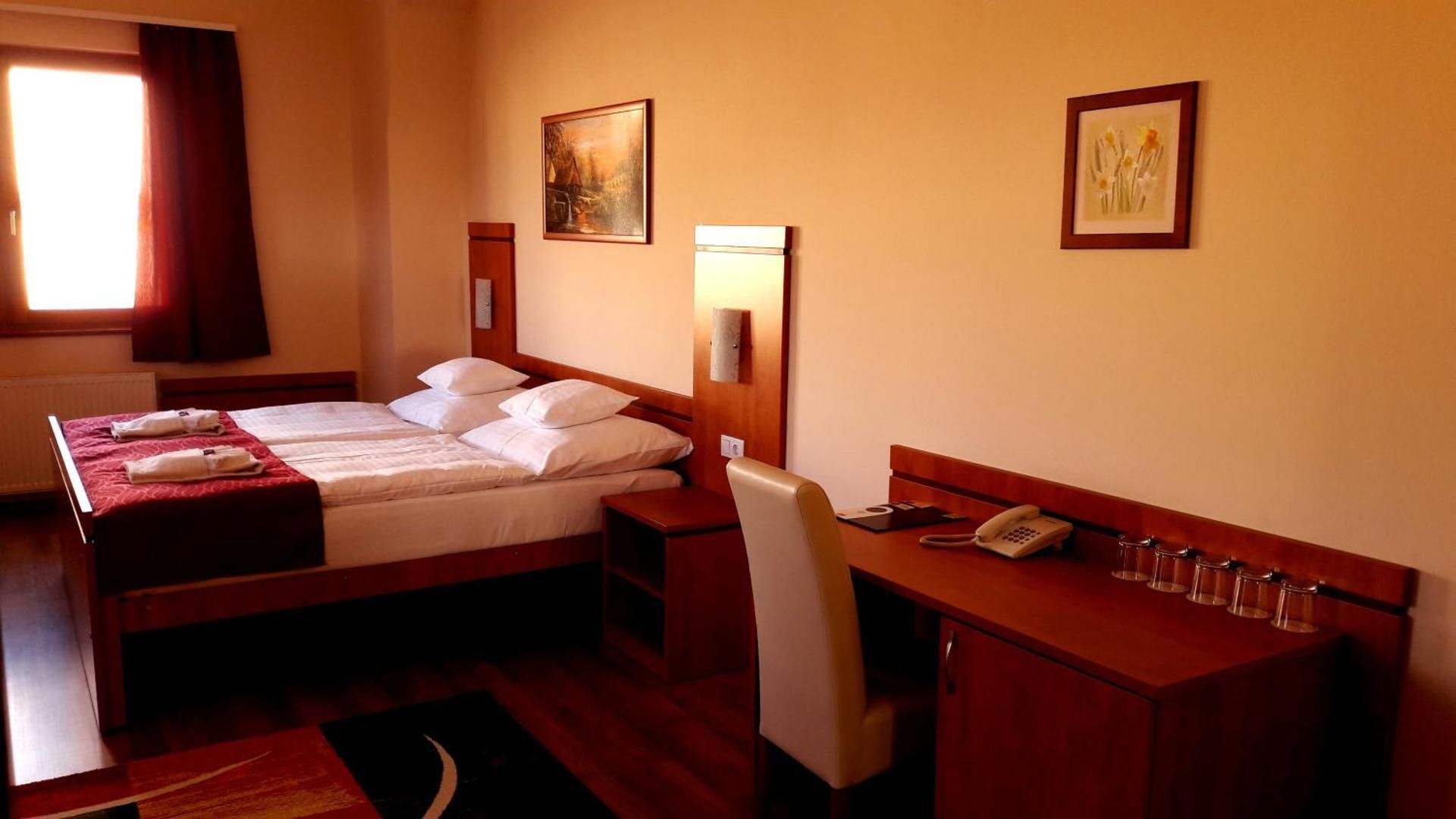 Quintuple Room