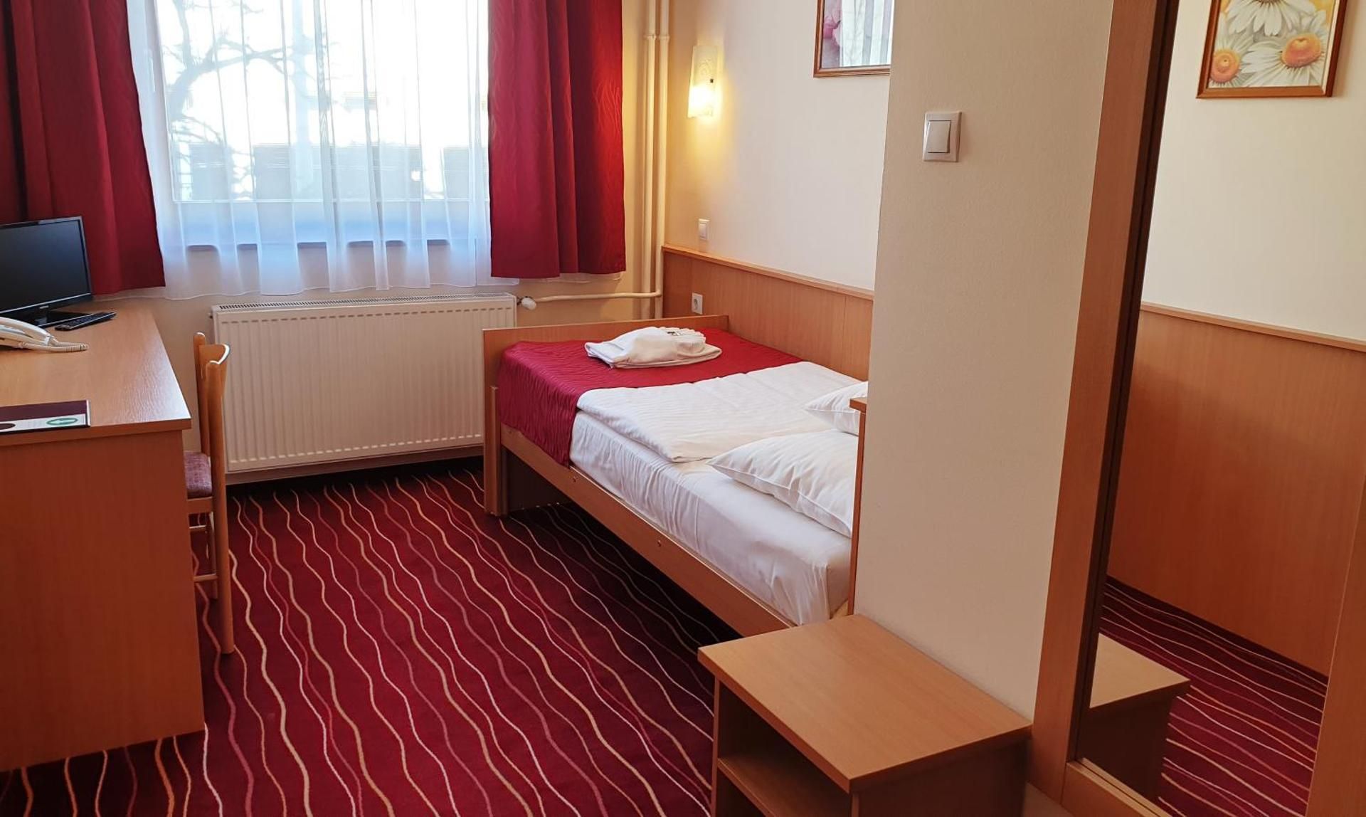Single Room without Air Conditioning