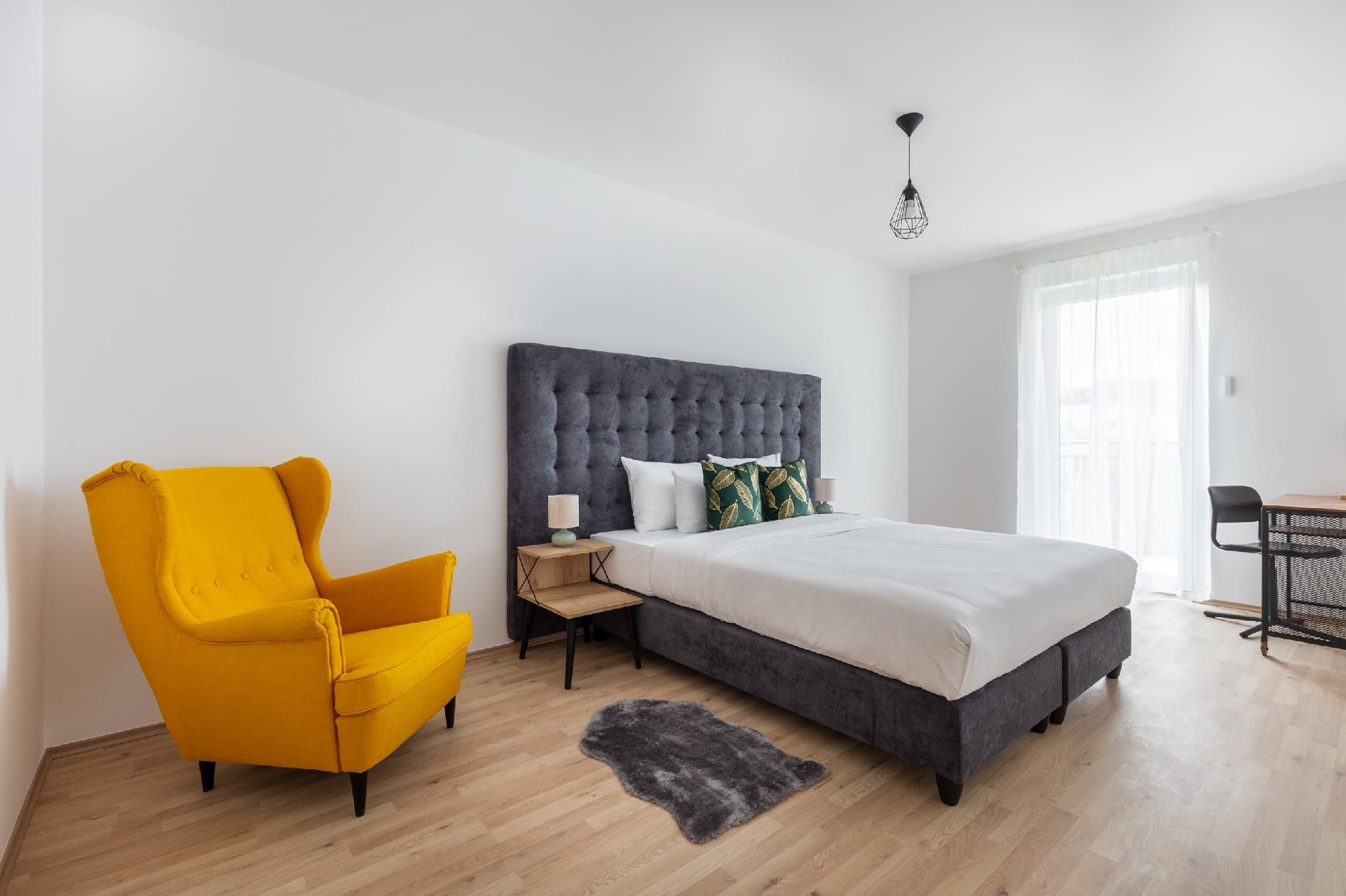 2-Bedroom Deluxe Apartment with Balcony