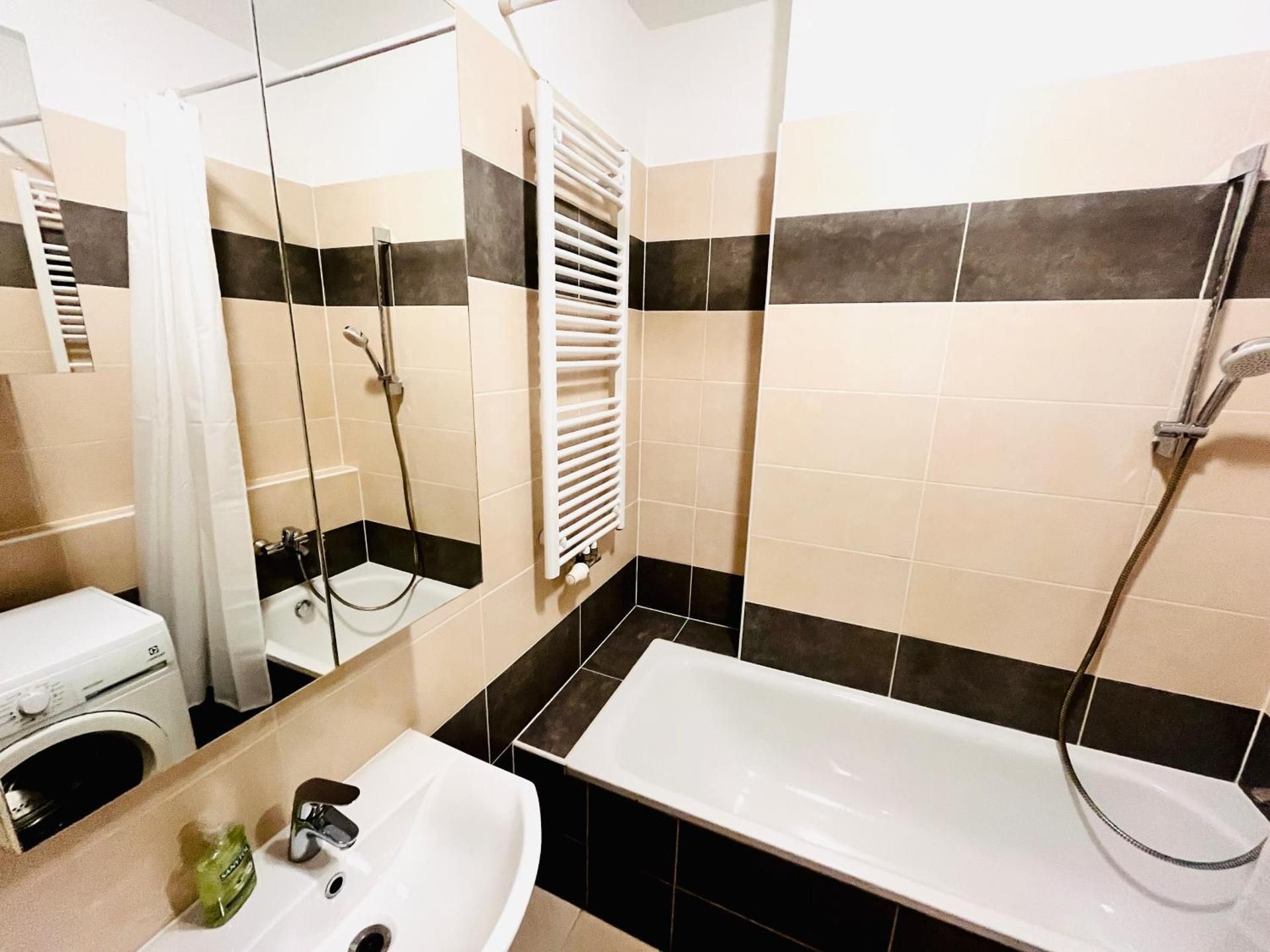Two-Bedroom Deluxe Apartment with Balcony