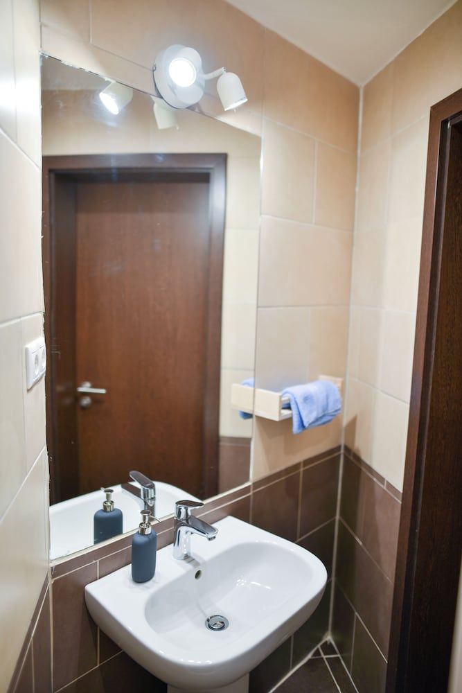 Corvin Point Rooms and Apartments Deluxe Double Room, 1 Double Bed, Ensuite 2