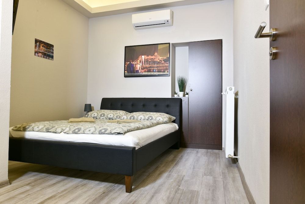 Corvin Point Rooms and Apartments Deluxe Double Room, 1 Double Bed, Ensuite