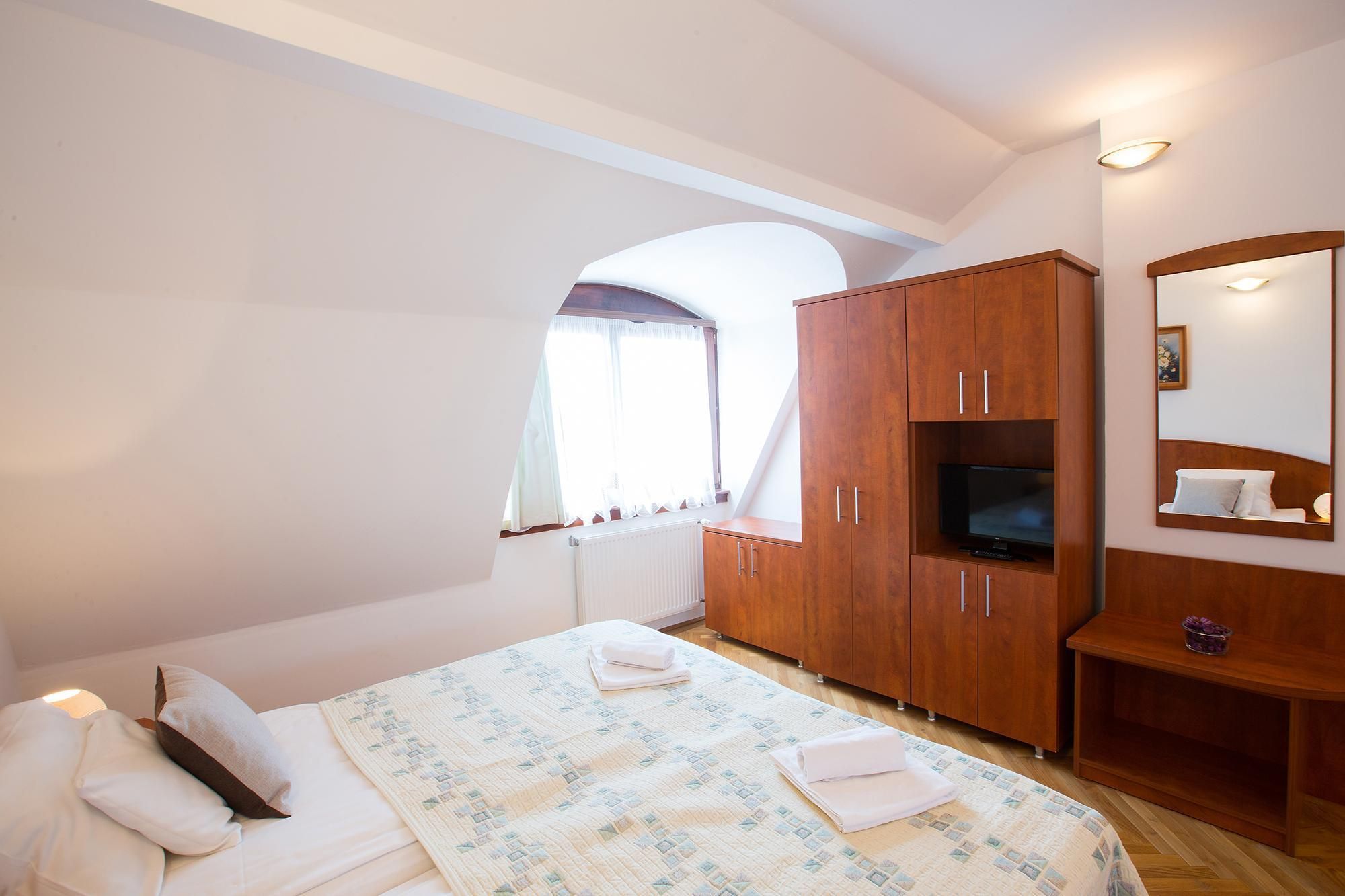 Apartment (4 Adults)