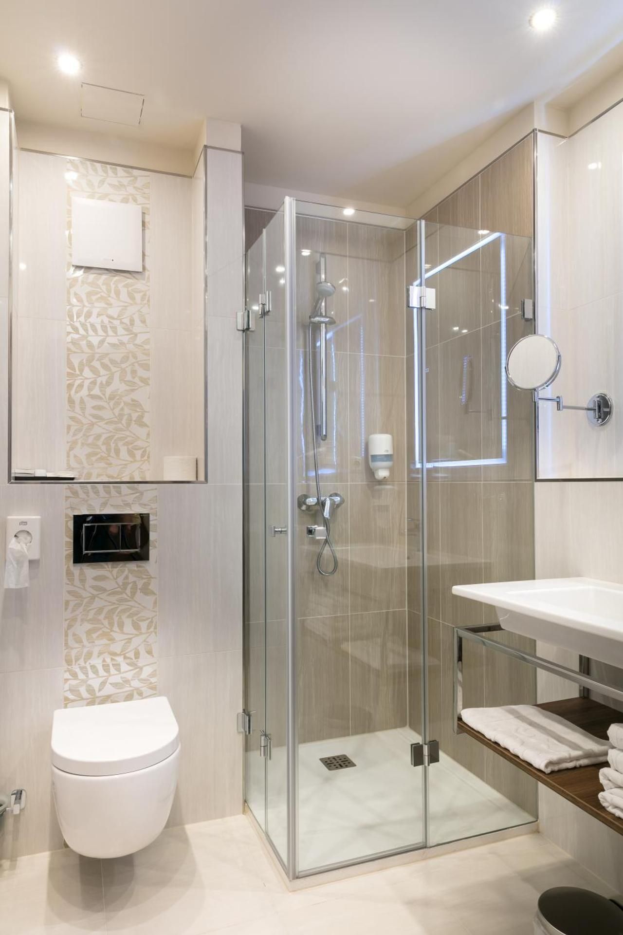Deluxe Twin Room with Balcony