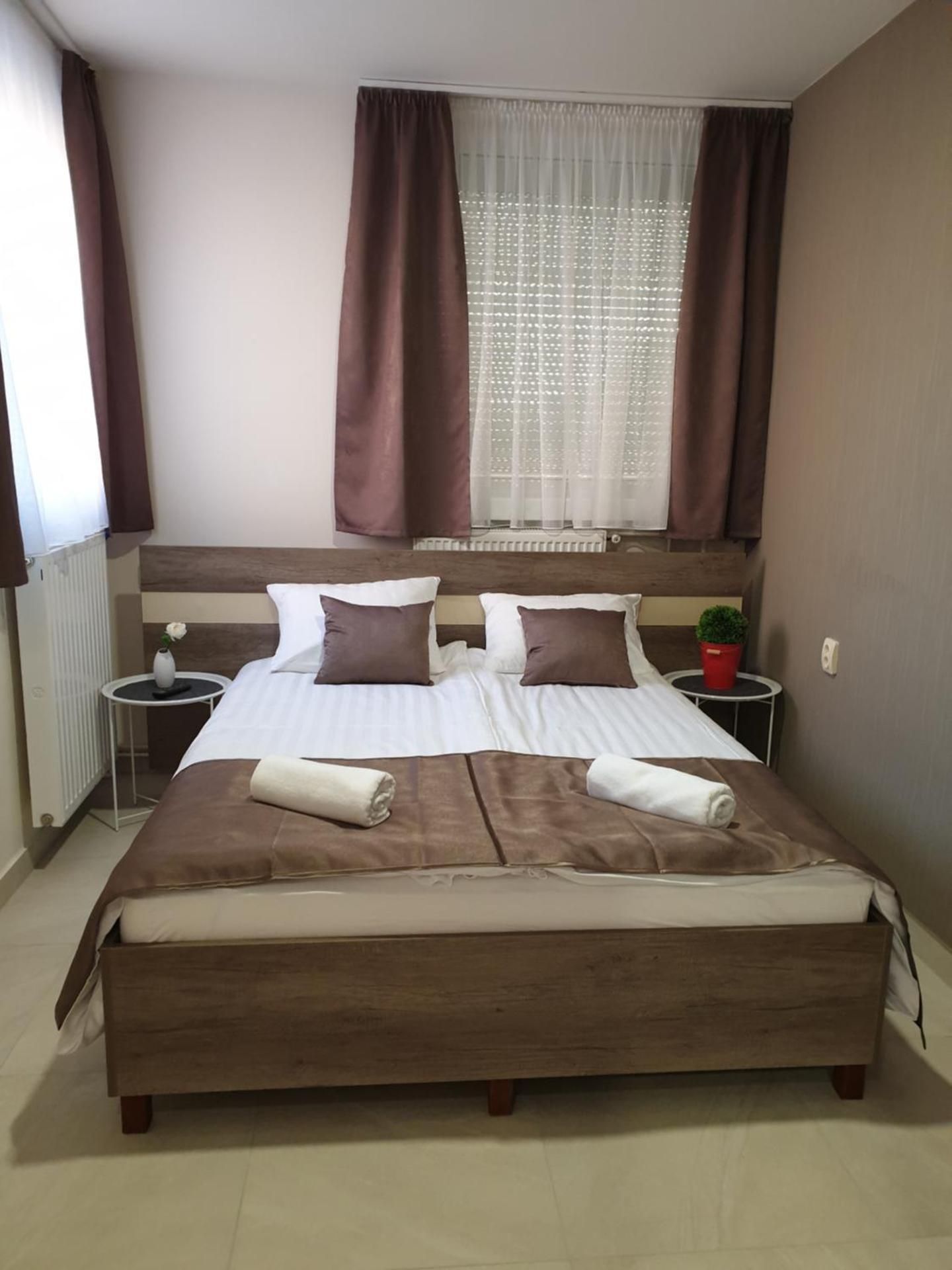 Standard Queen Room with Air-Conditioning