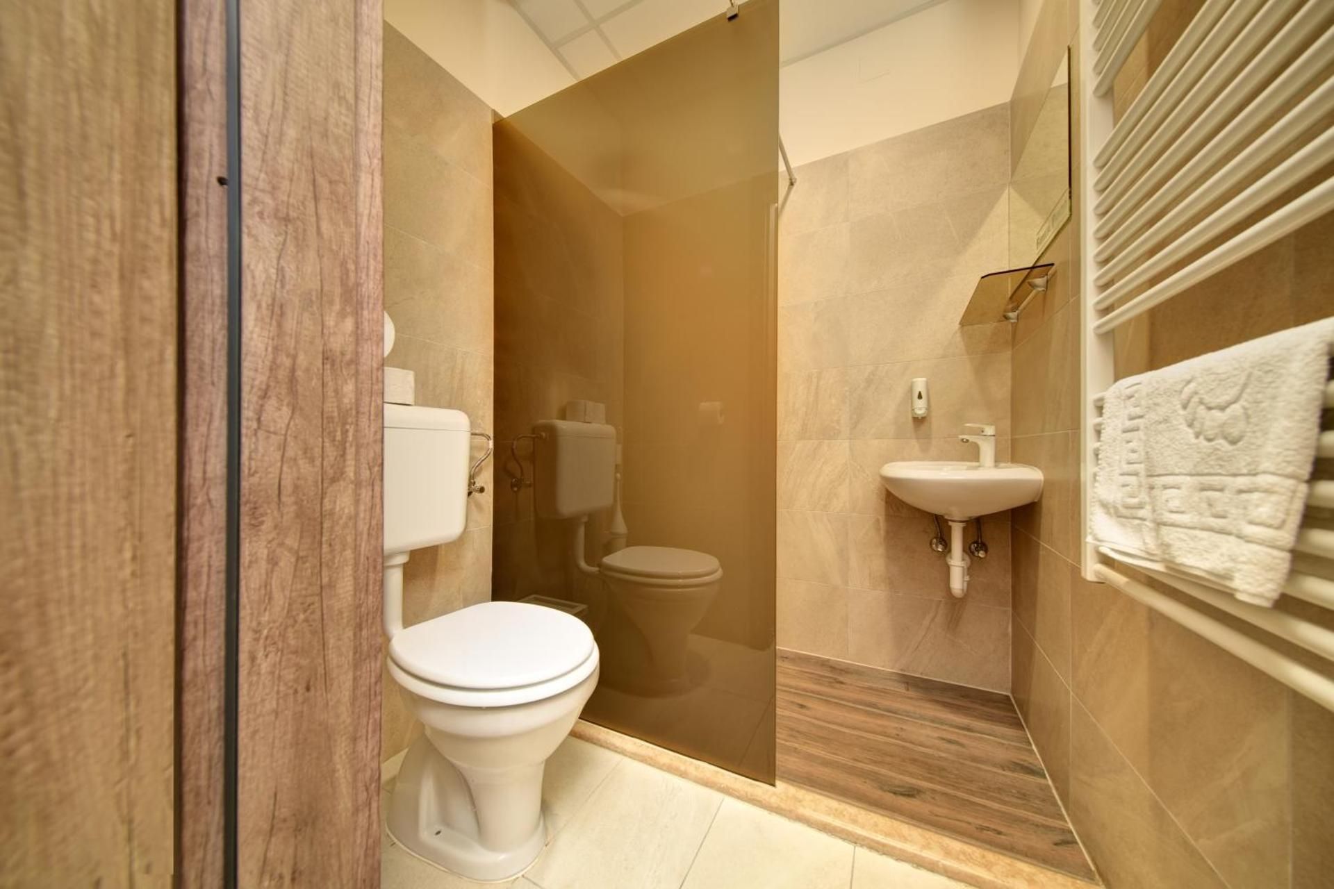 Standard Triple Room with Air-Conditioning
