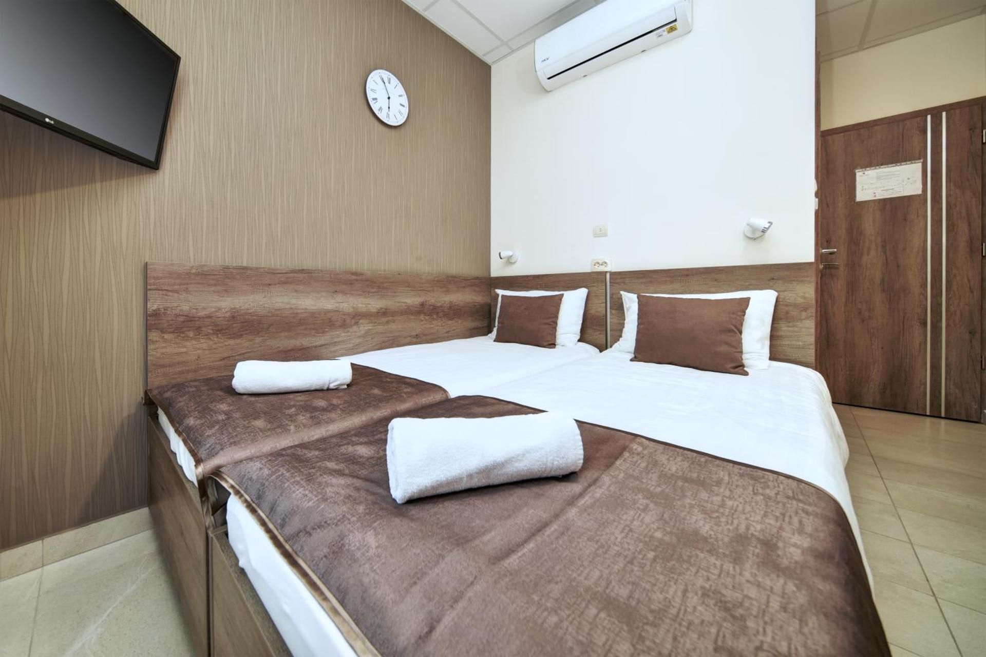 Standard Twin Room with Air-Conditioning
