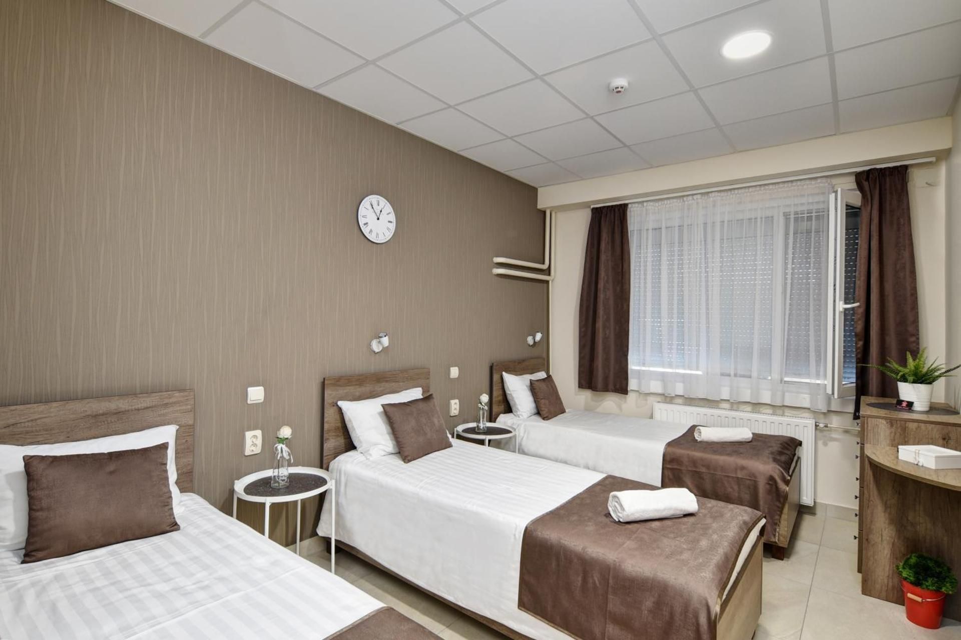 Standard Triple Room with Air-Conditioning