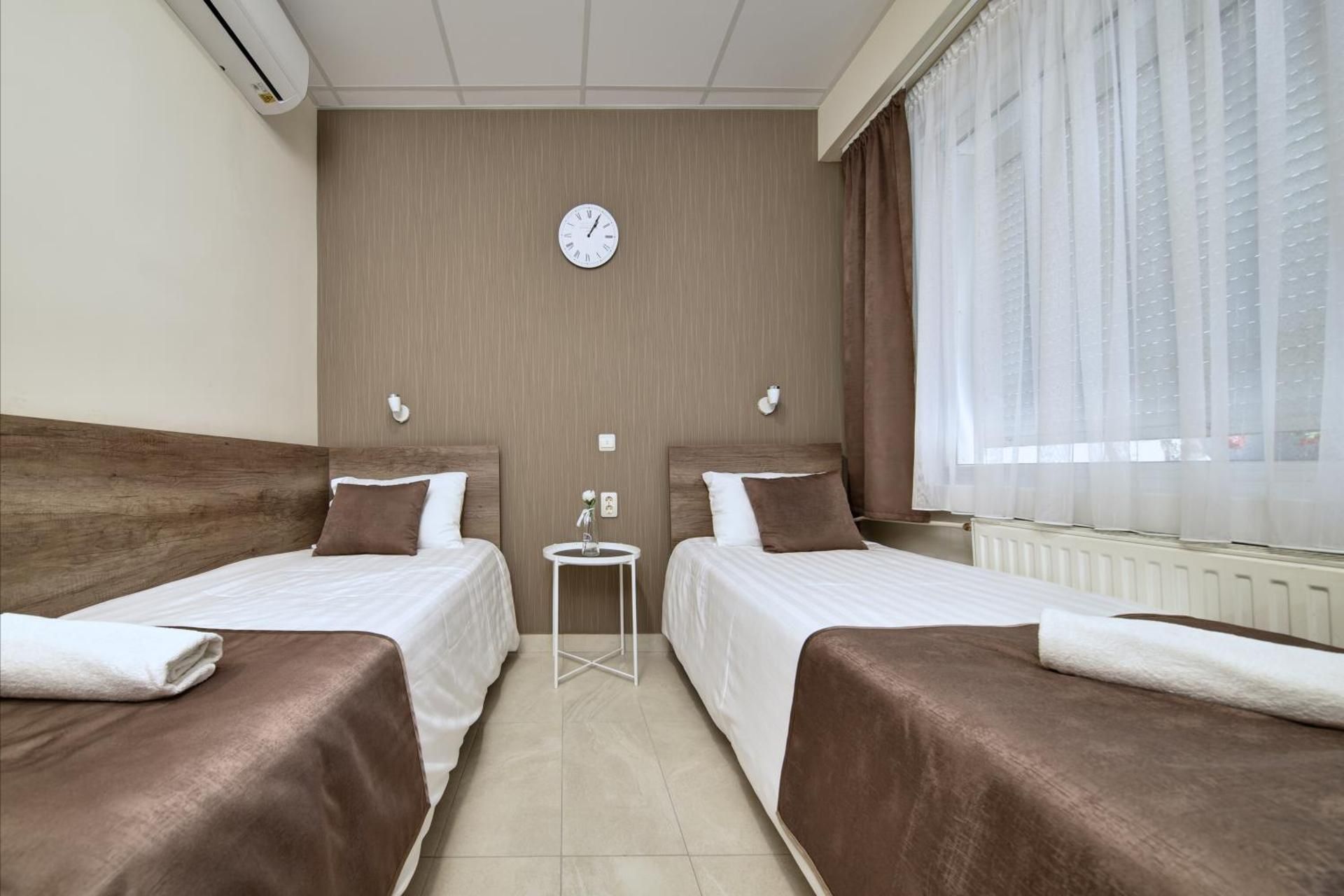 Standard Twin Room with Air-Conditioning