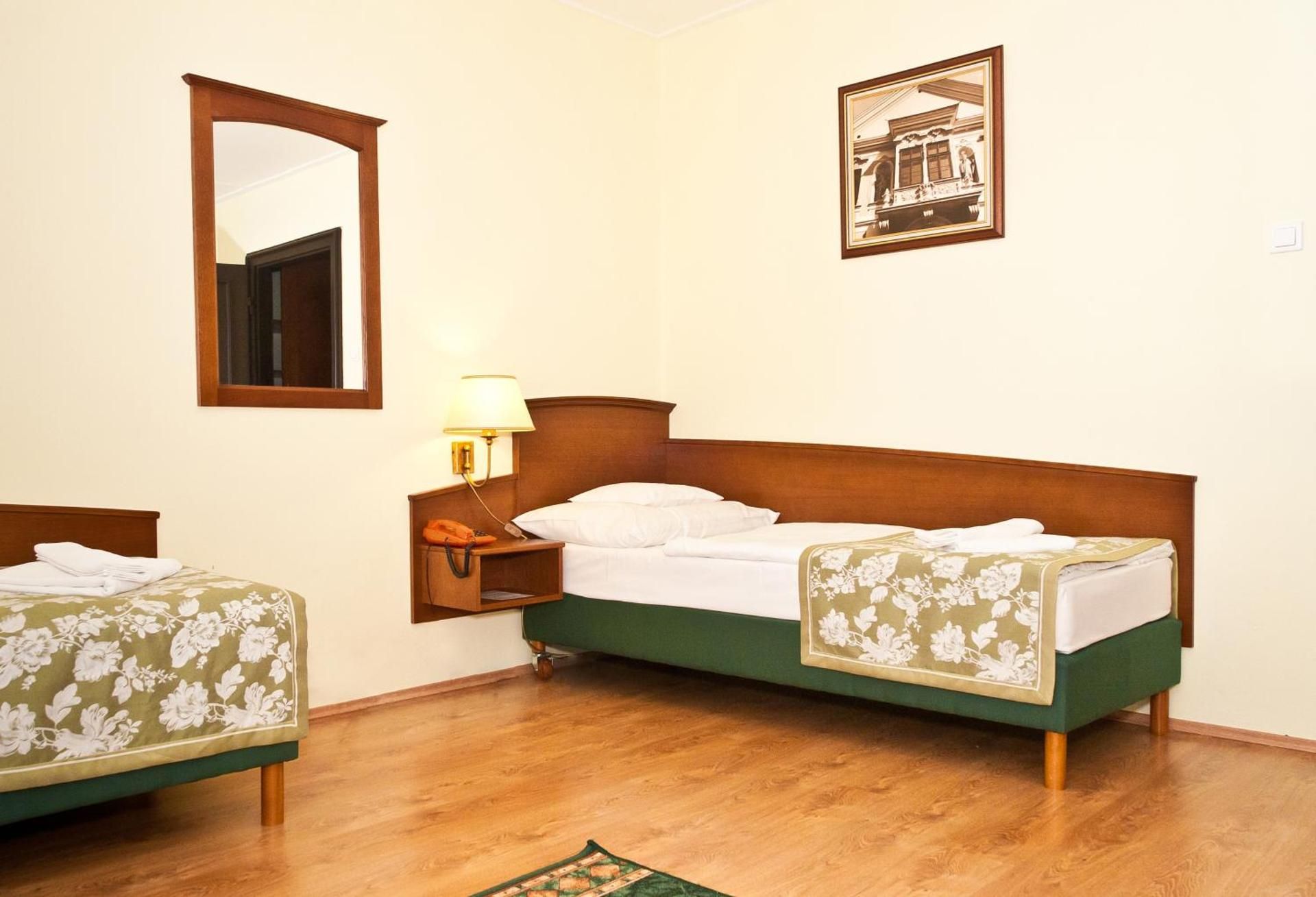 Klastrom Hotel Classic Triple Room