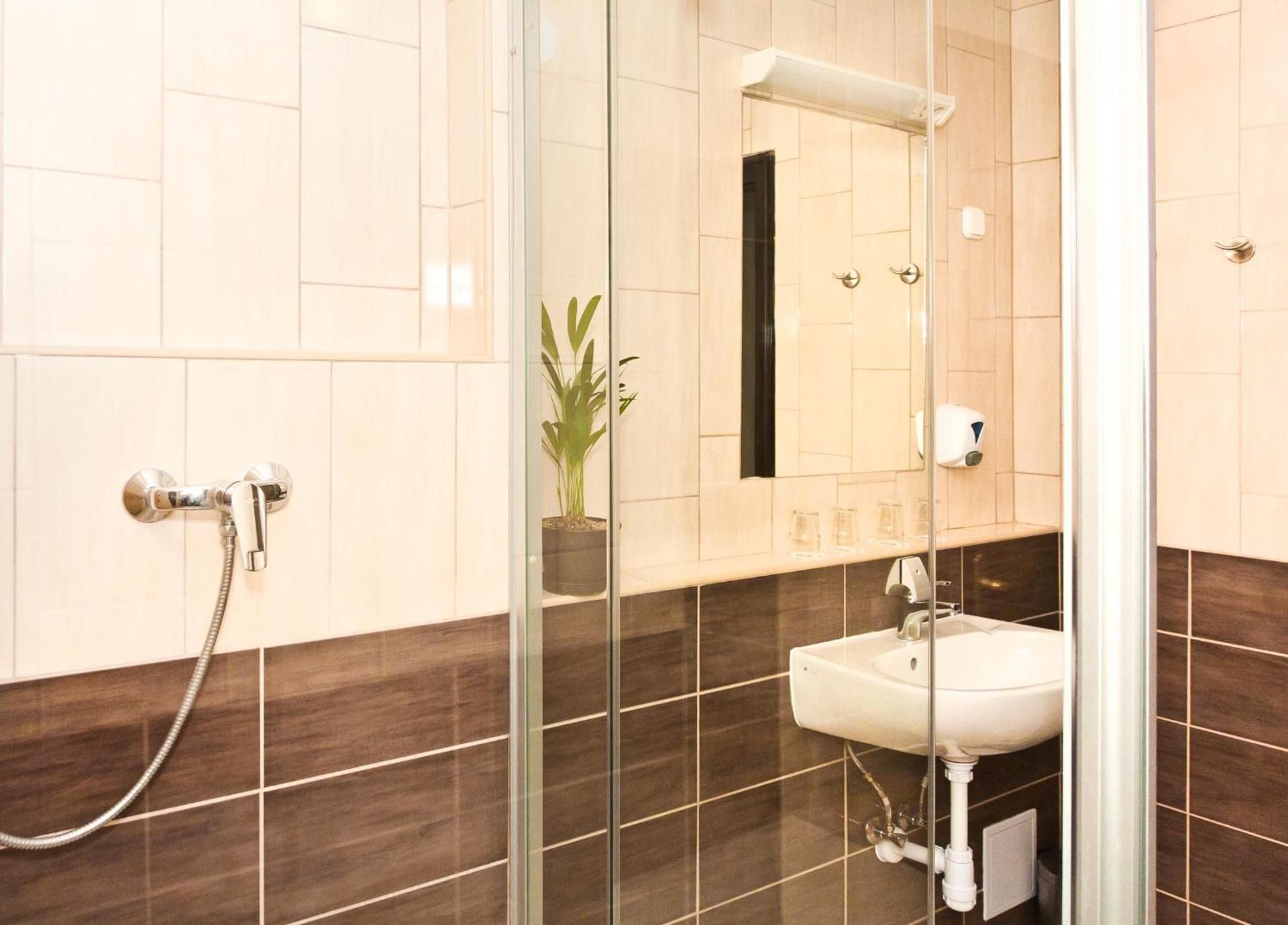 Klastrom Hotel Classic Triple Room 2