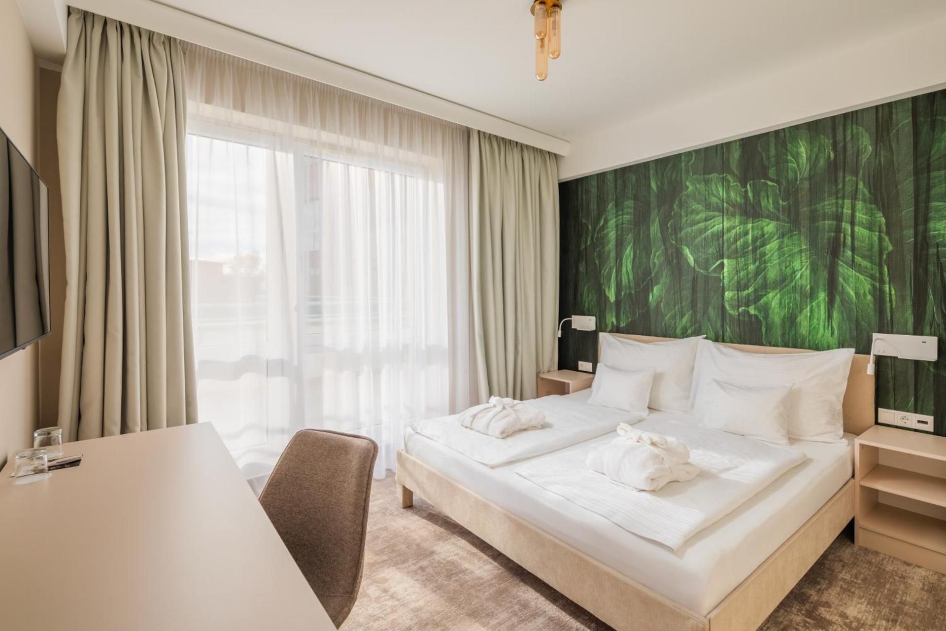 Standard Queen Room