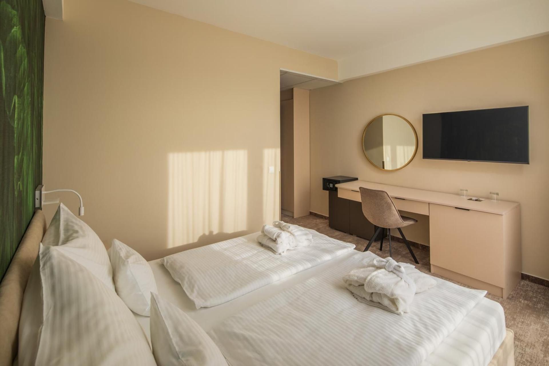 Standard Queen Room