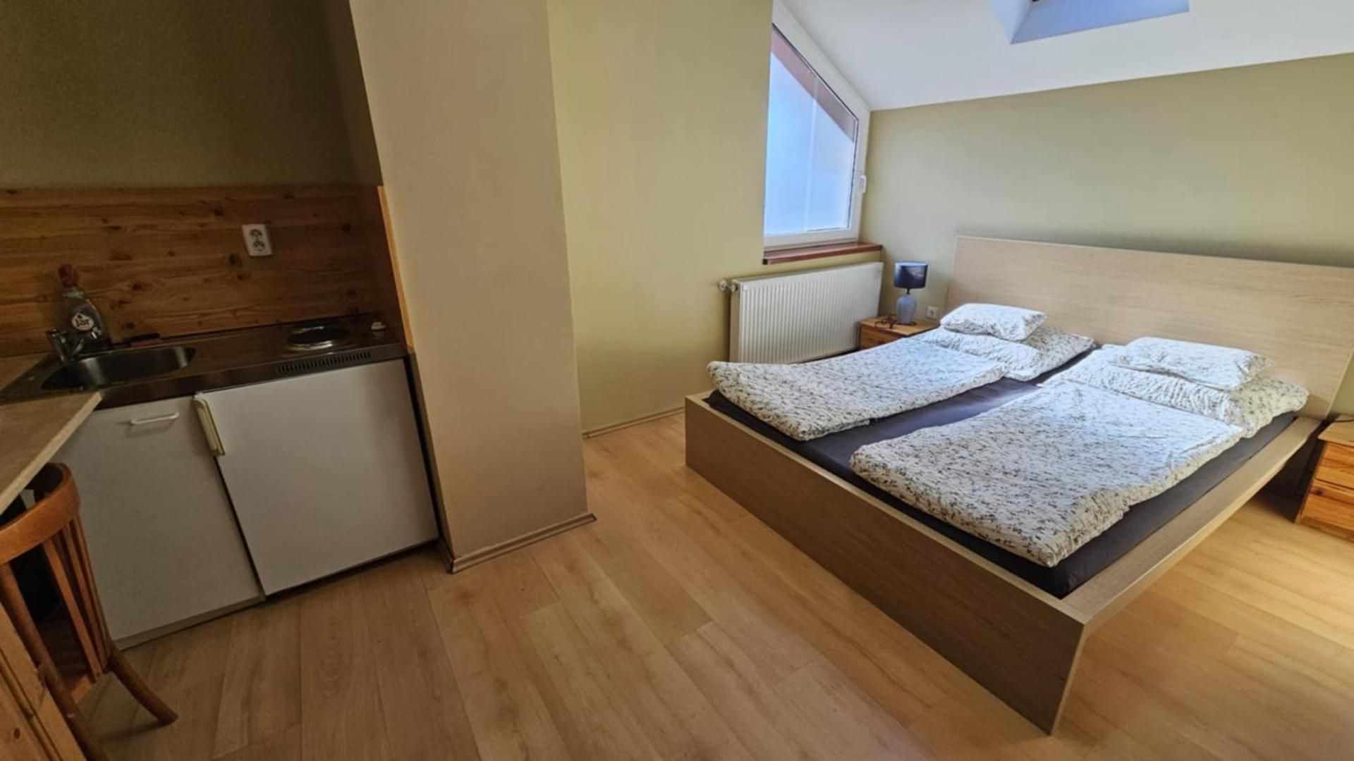 Standard Queen Room