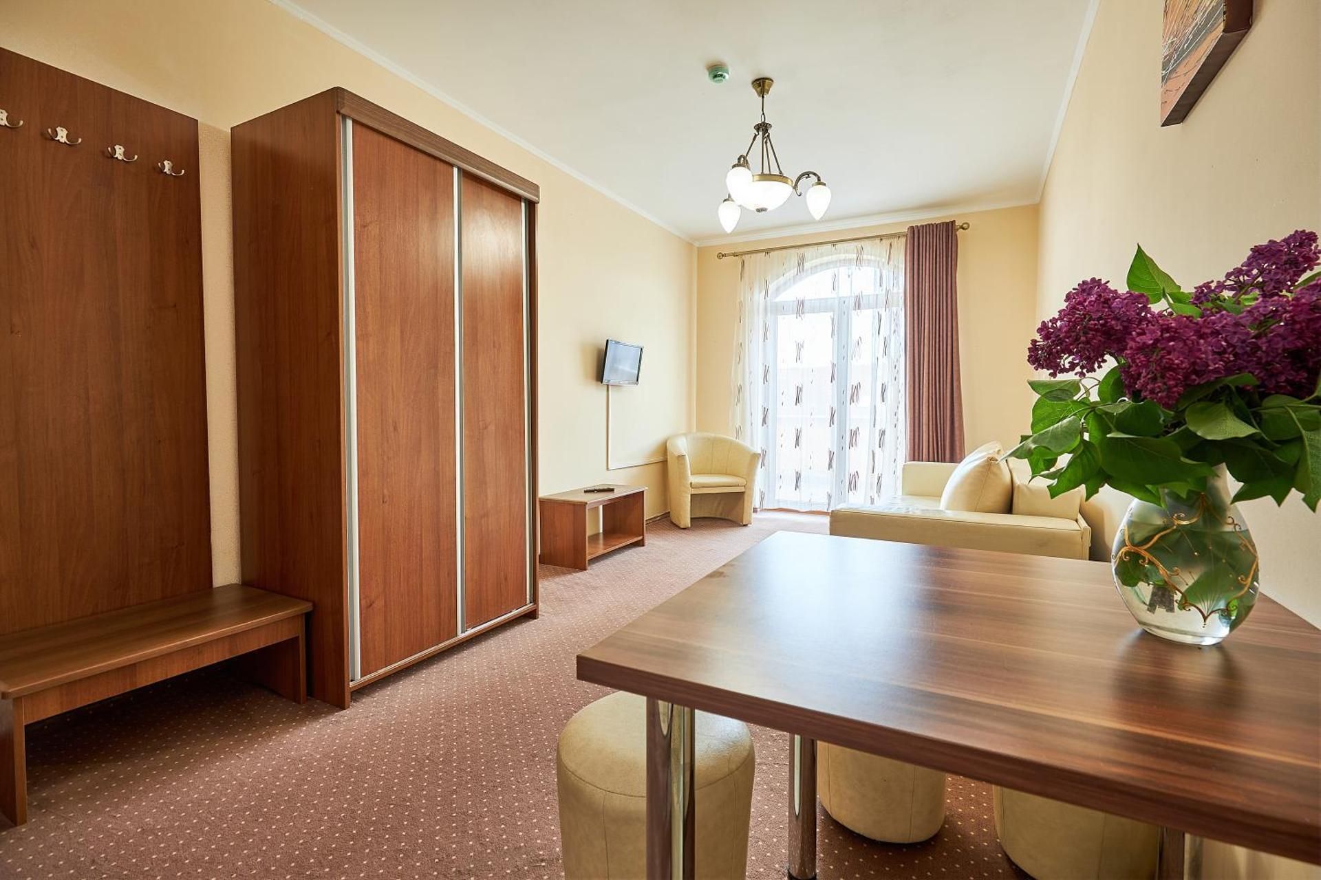 Deluxe Family Room