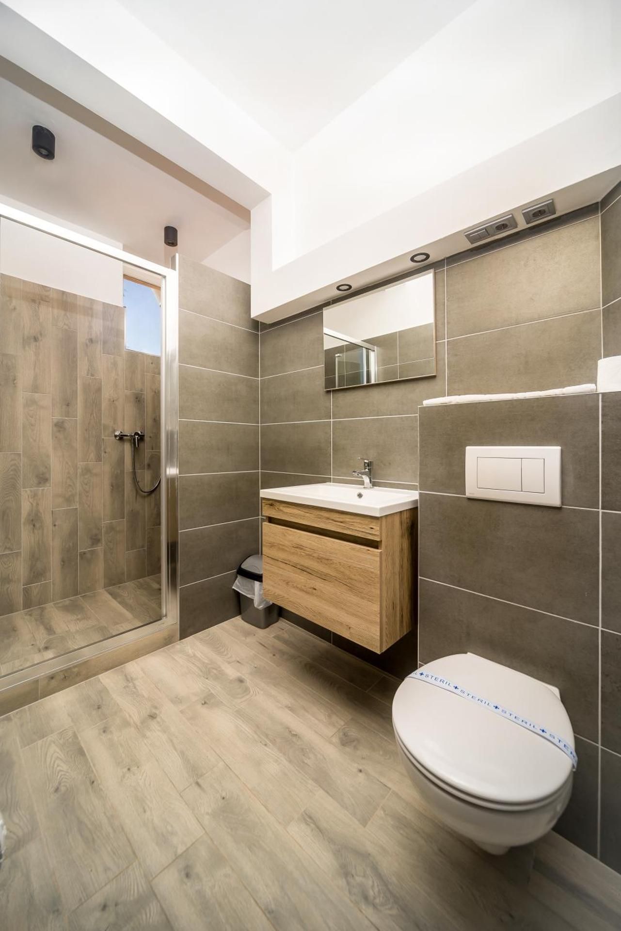One-Bedroom Apartment (4 Adults)