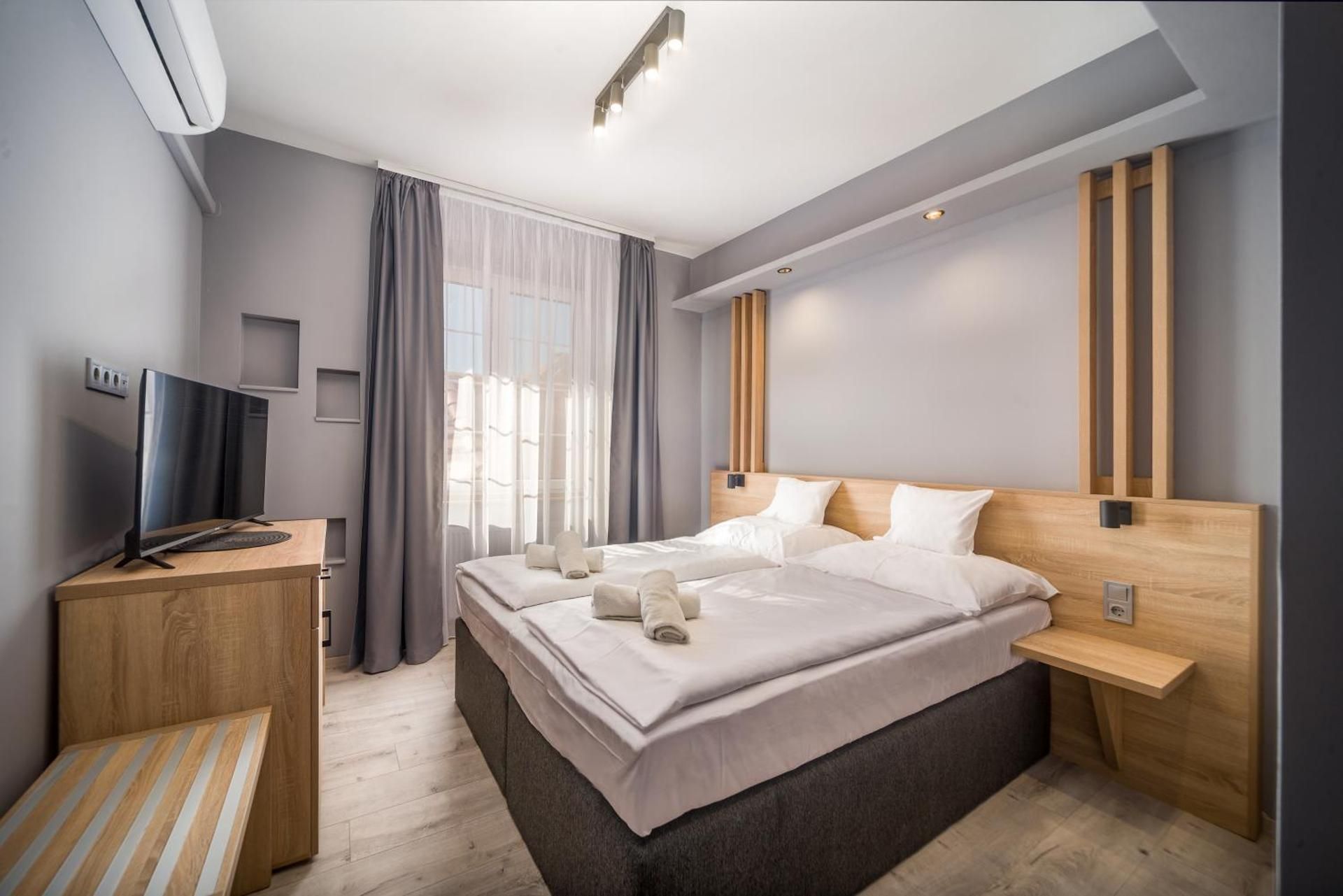 One-Bedroom Apartment (4 Adults)