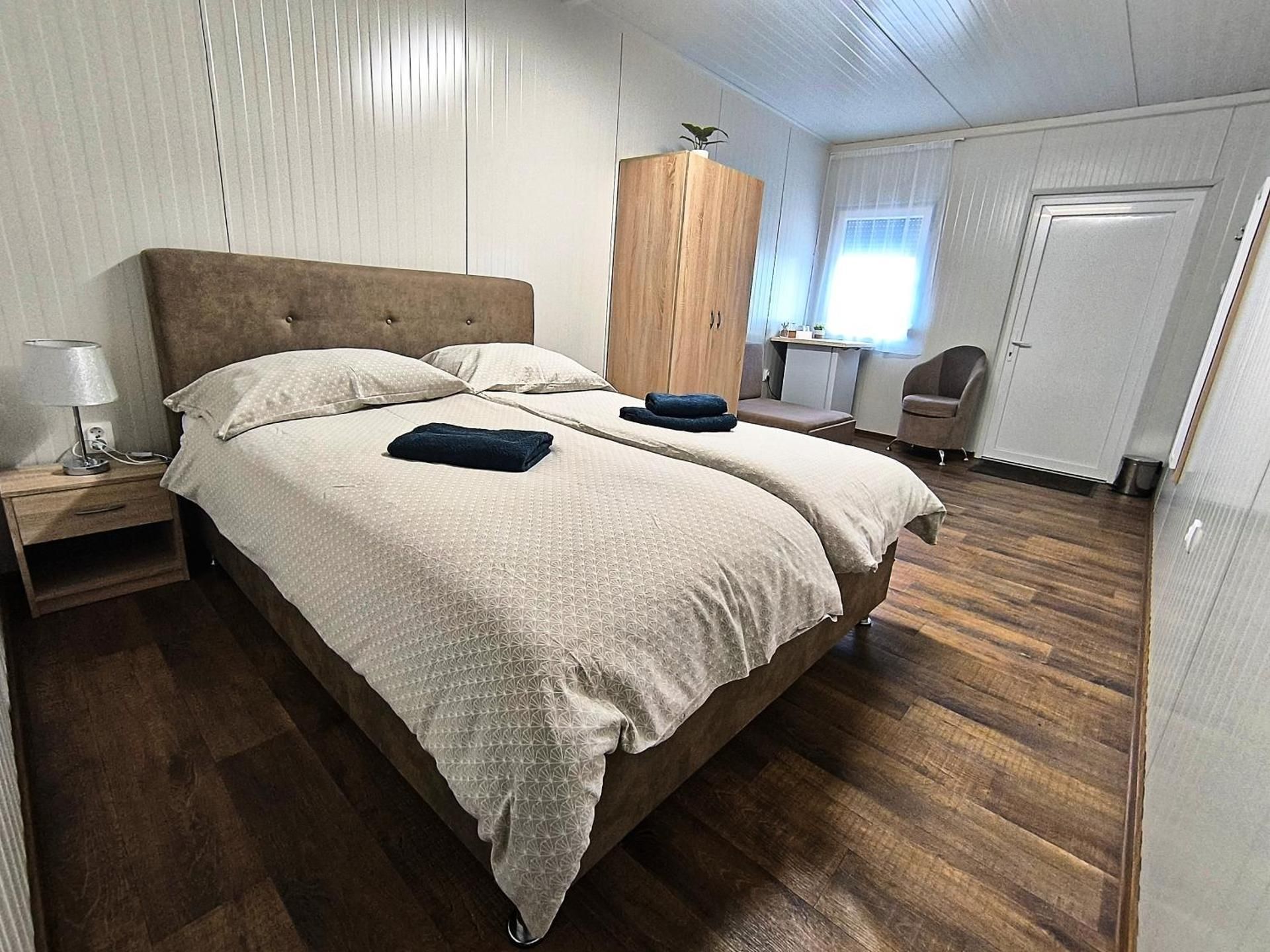 Standard Queen Room