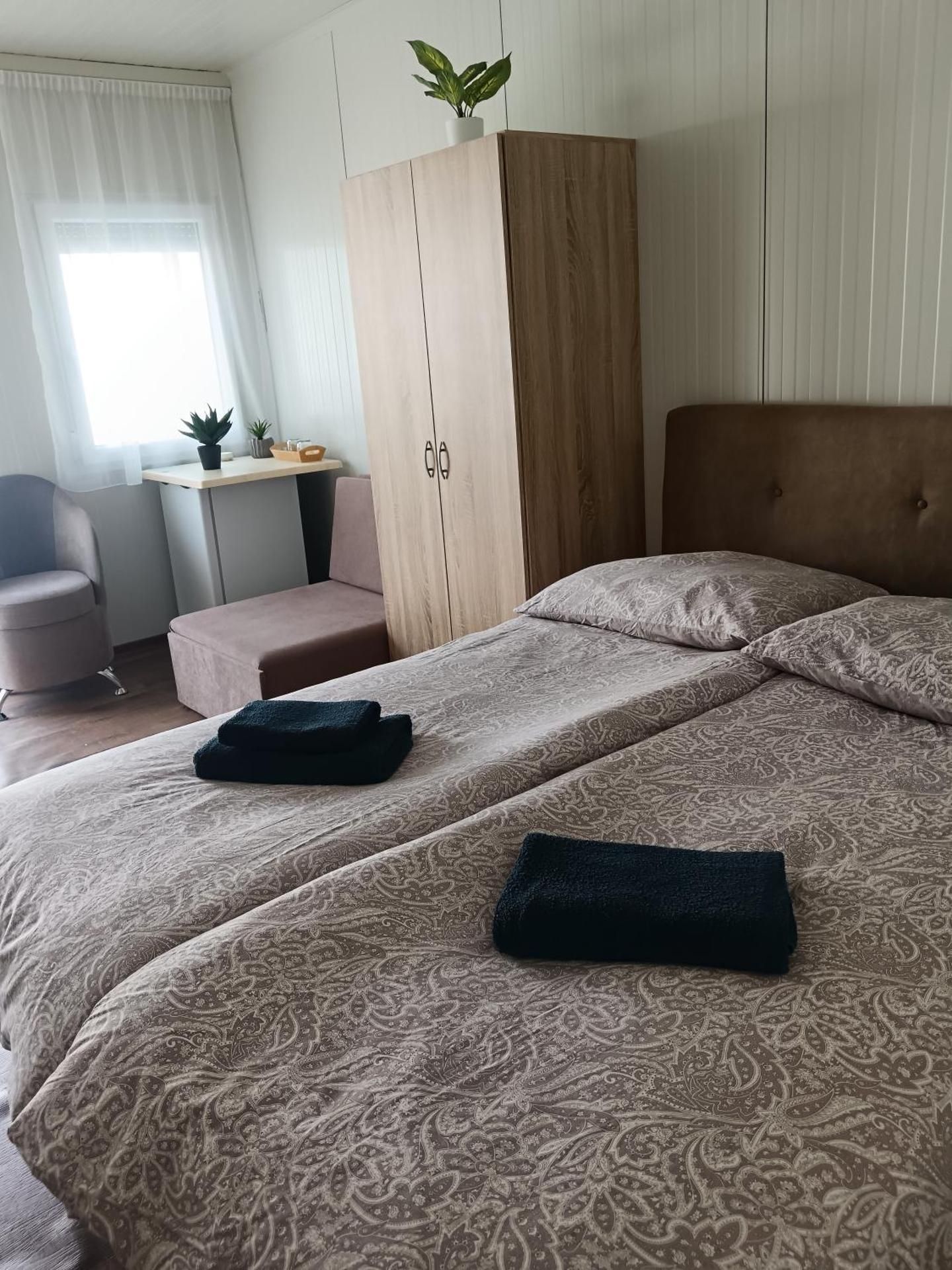 Standard Queen Room