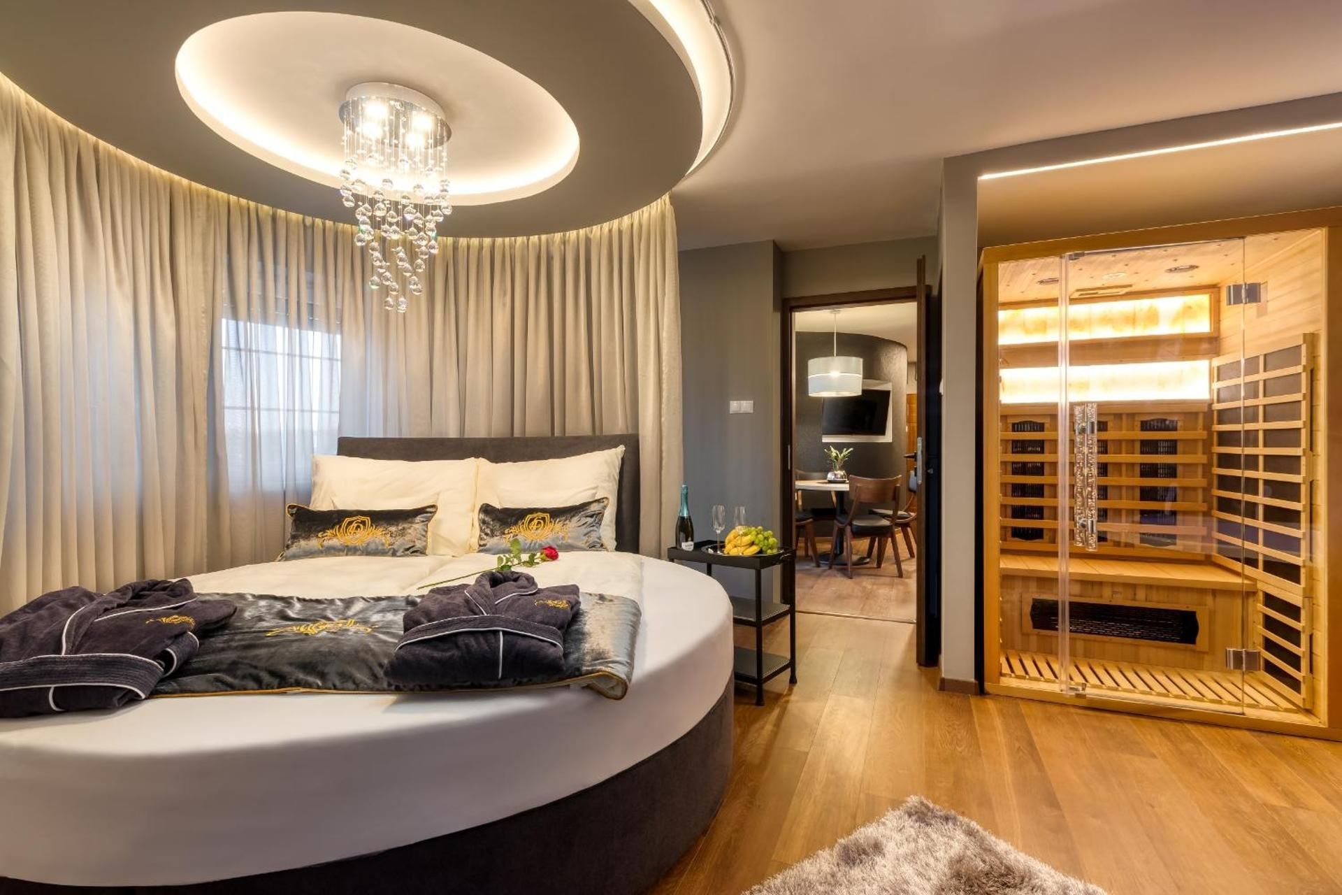 Suite with Hot Tub