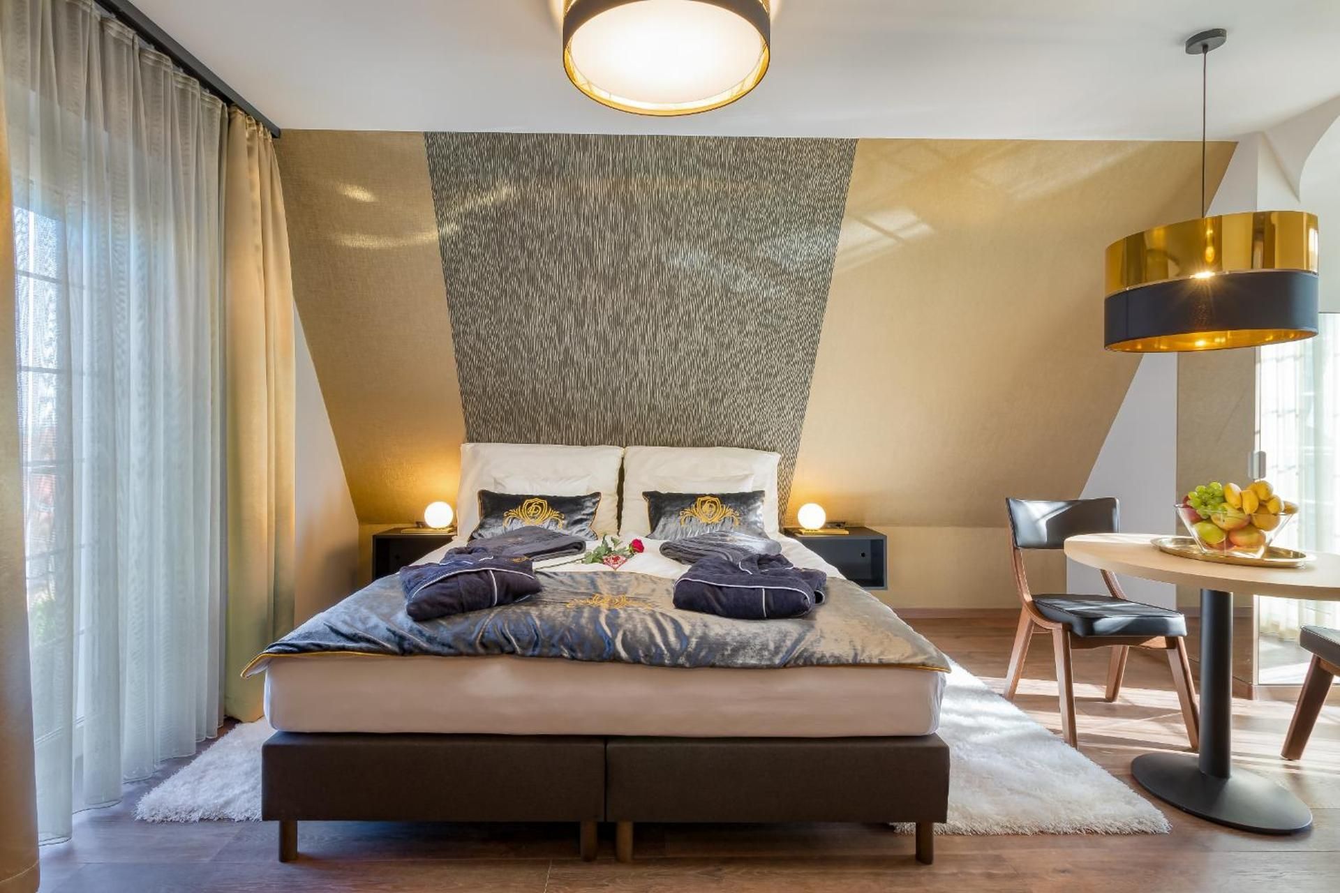 Deluxe Suite with Spa Bath