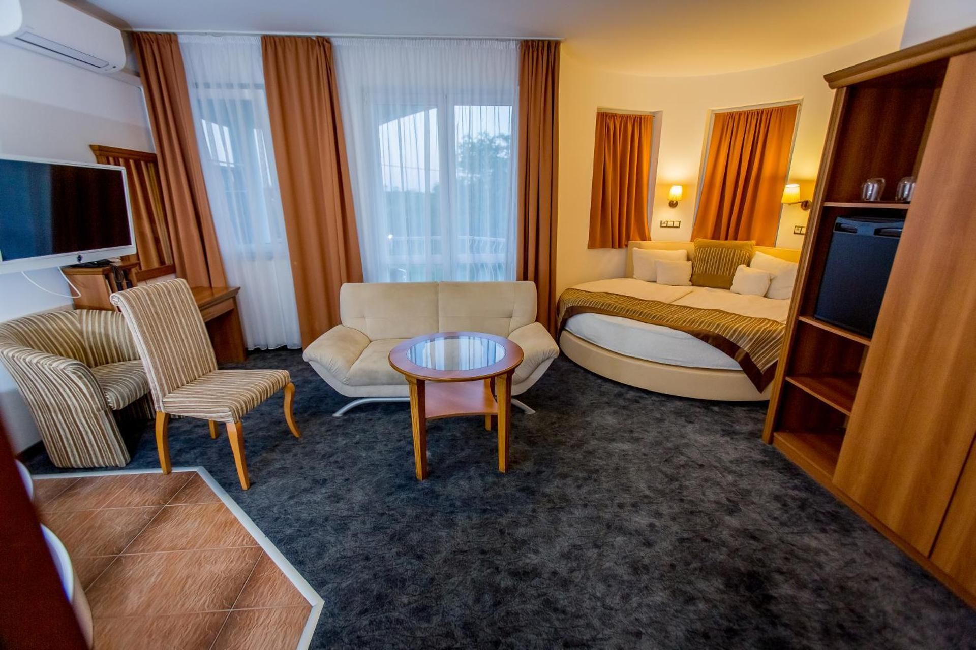 King Room with Spa Bath