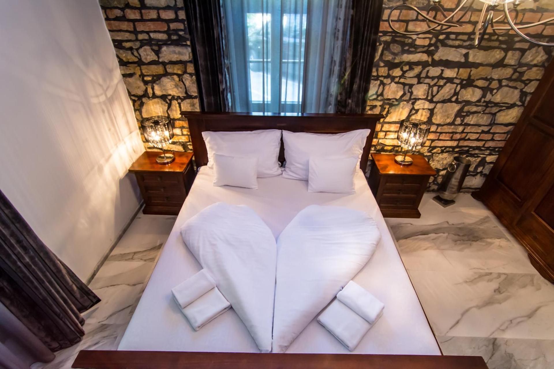 Deluxe Family Suite with Jacuzzi