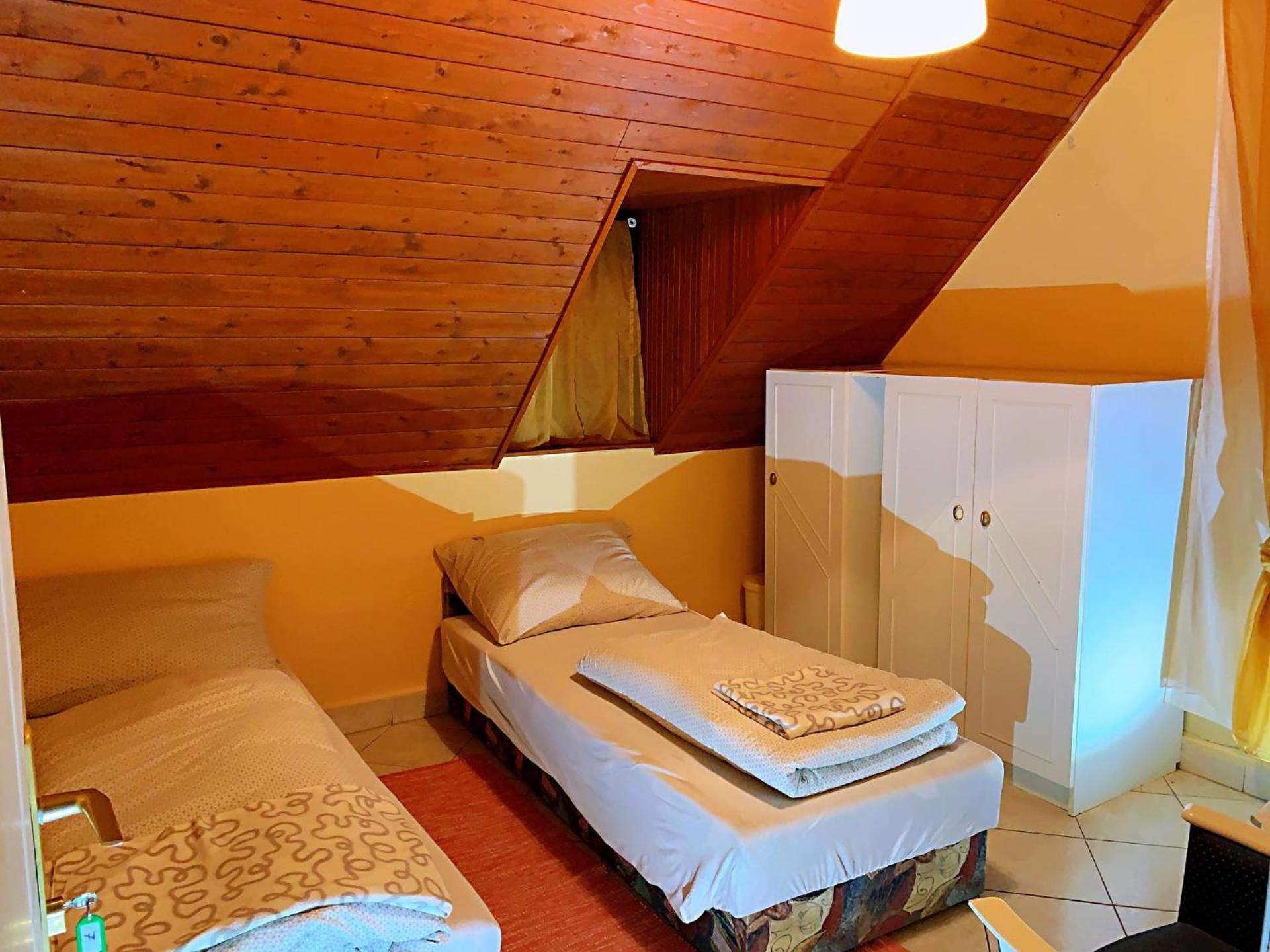 Standard Twin Room with Shared Bathroom