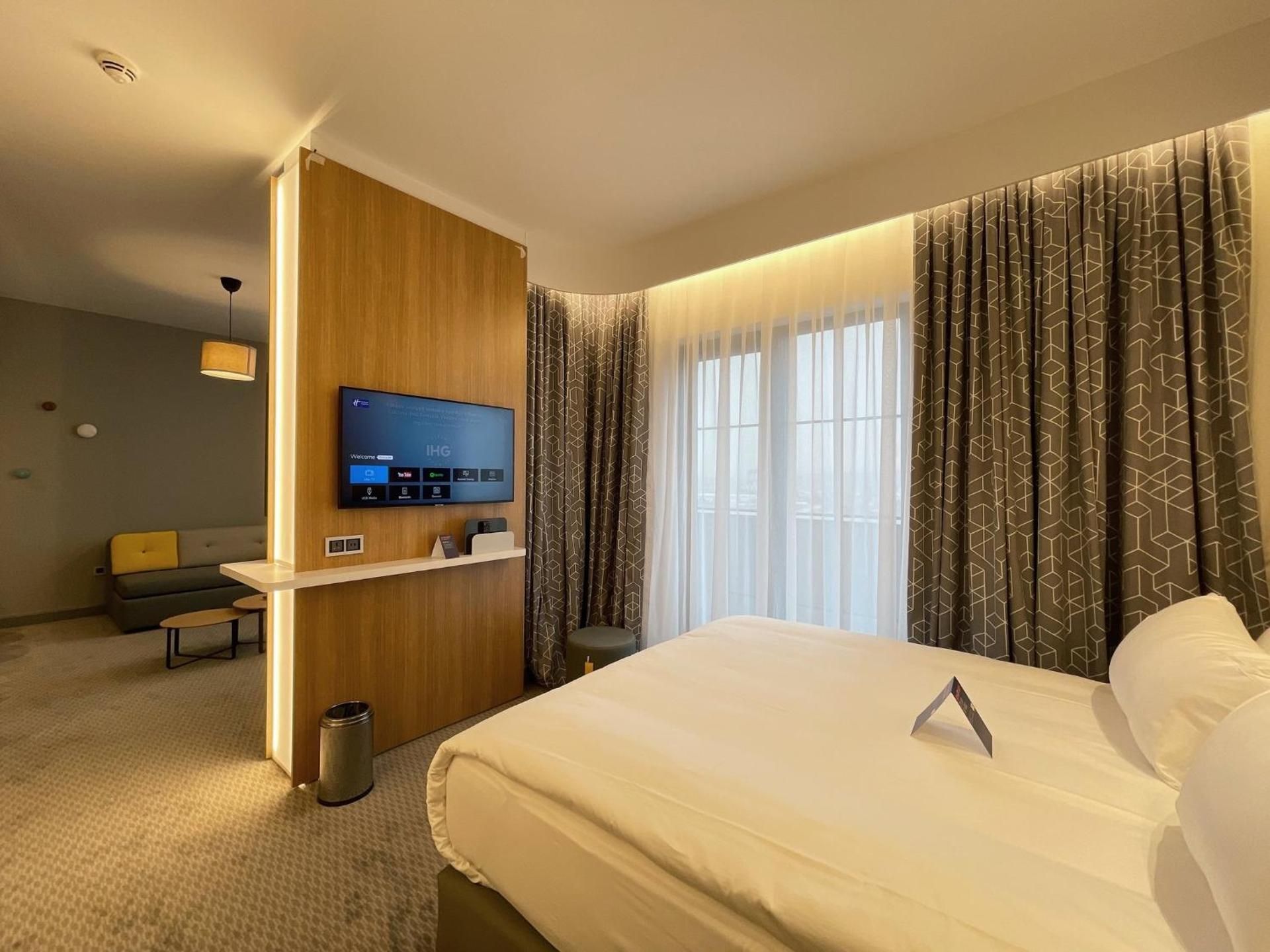 Standard Queen Room with Free Breakfast - Smoking