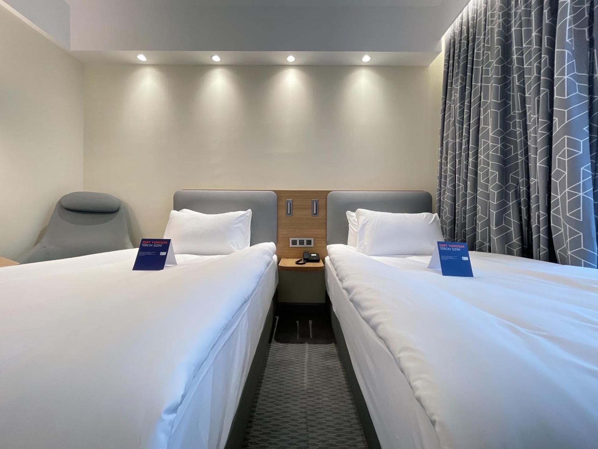 Standard Twin Room with Free Breakfast - Smoking
