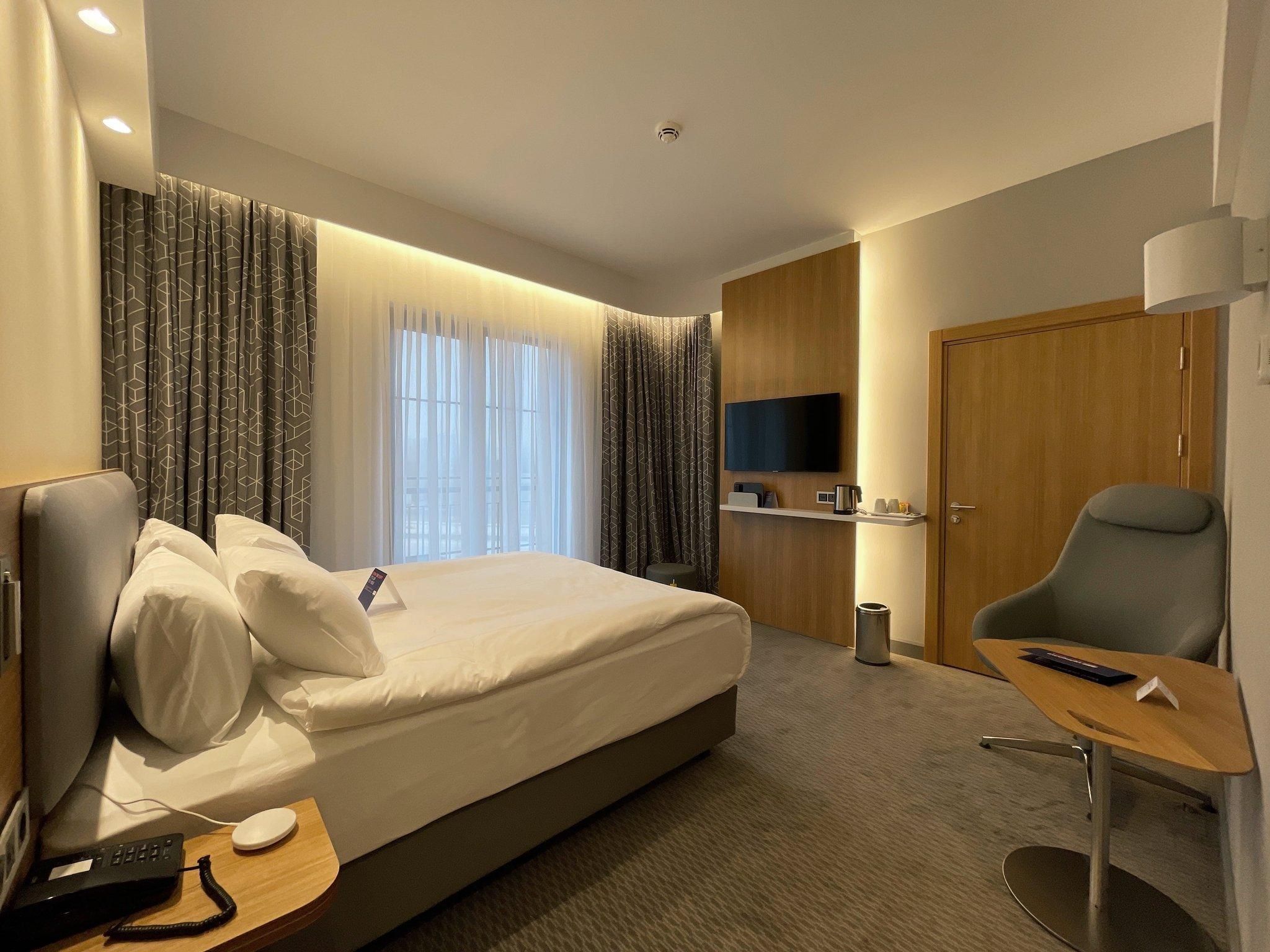 1 Queen Standard Accessible With Free Breakfast
