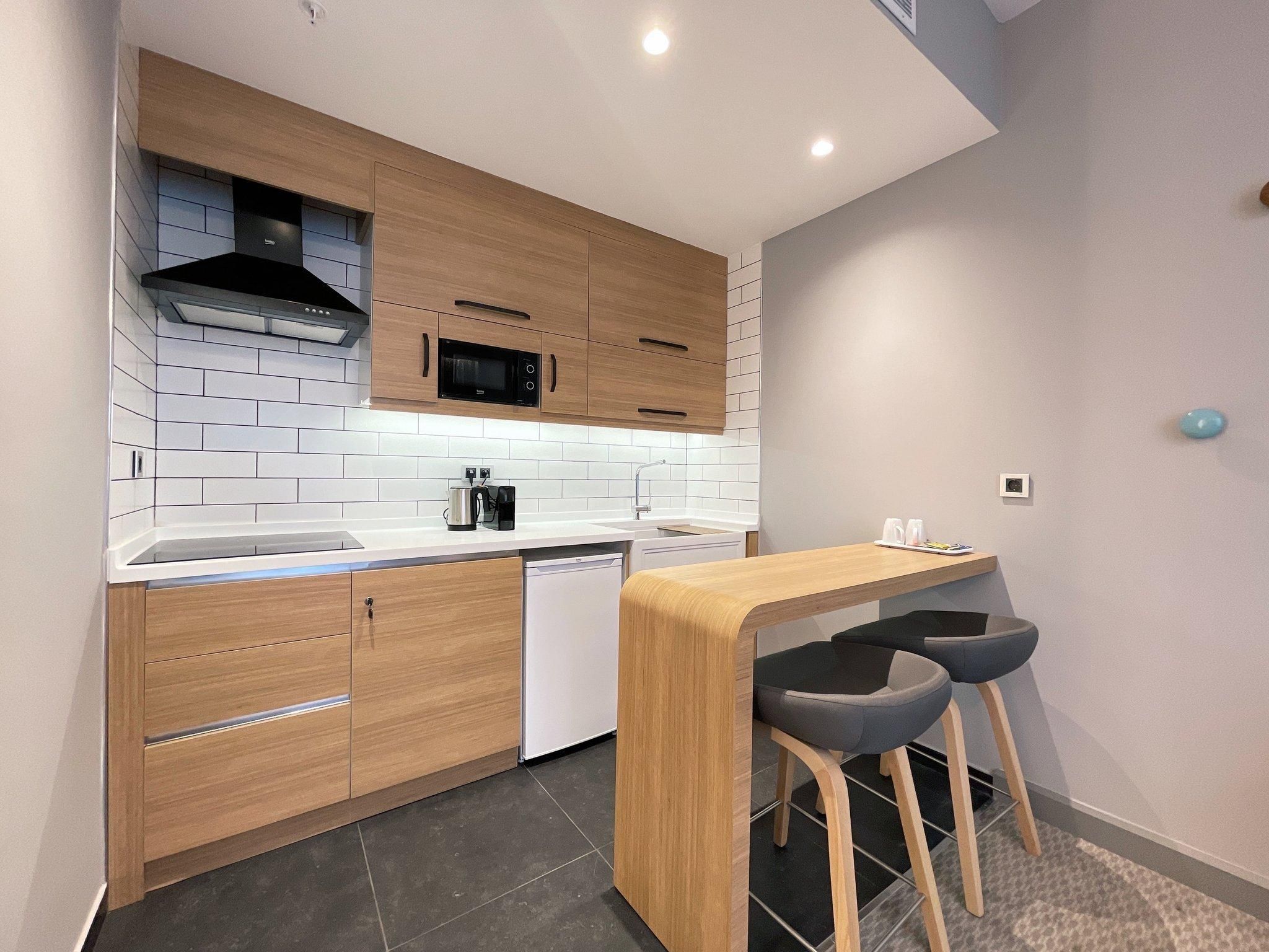 1 Bedroom Suite Dining Kitchenette Smoking With Free Breakfast
