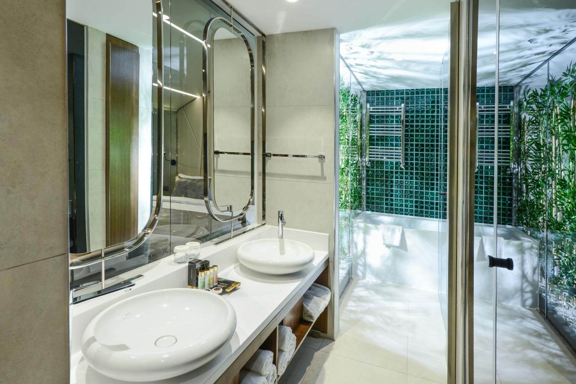 Suite with Hot Tub