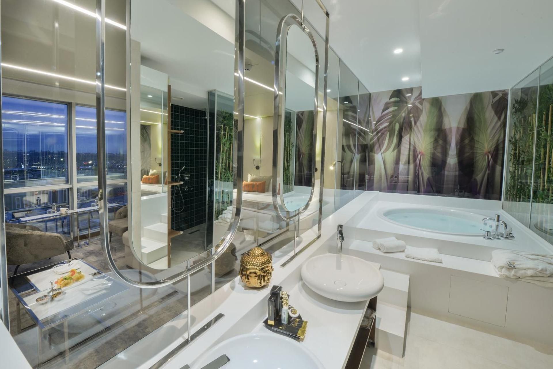 King Suite with Spa Bath
