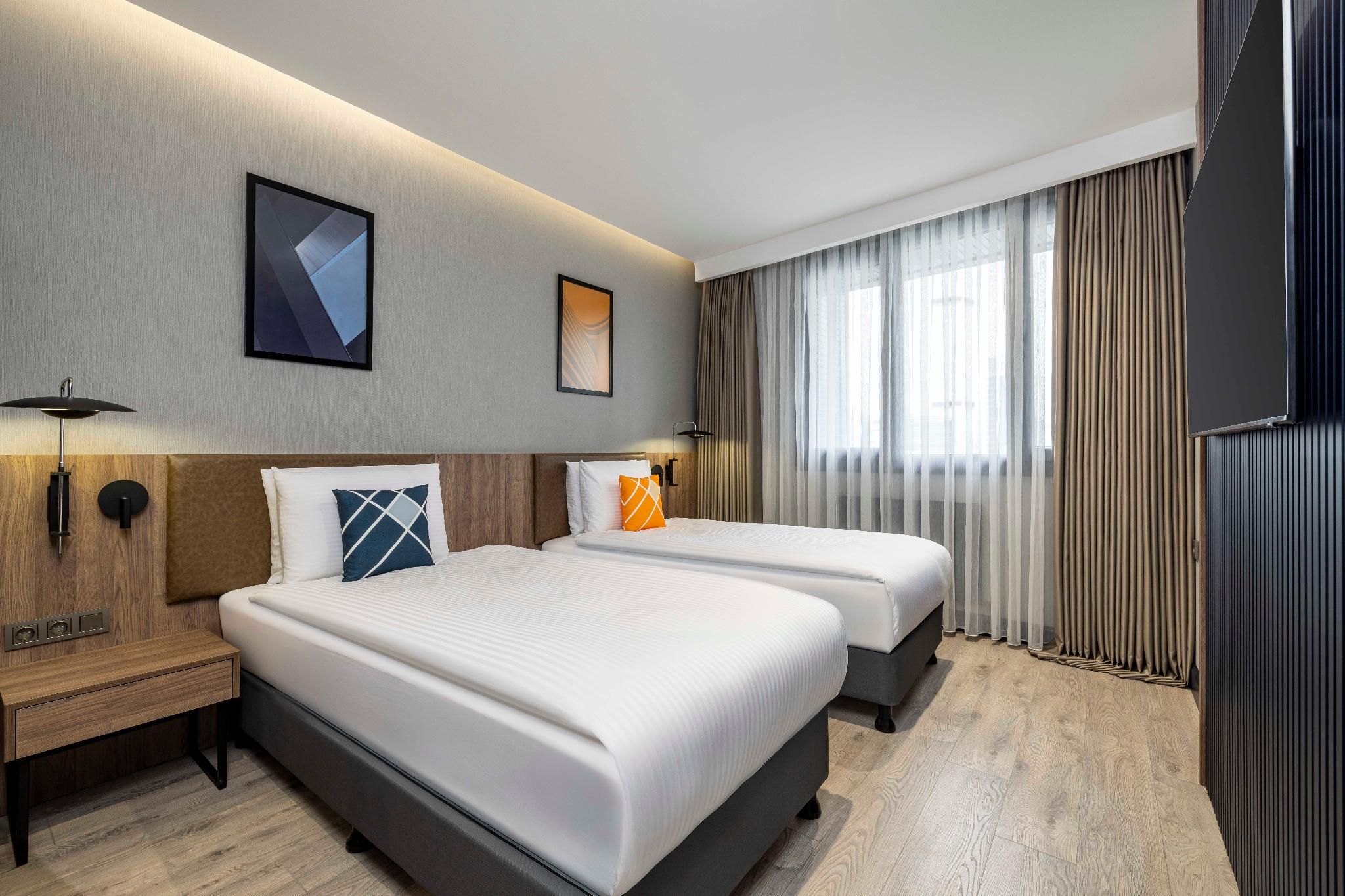 Standard Guest Room, 2 Twin, Street View