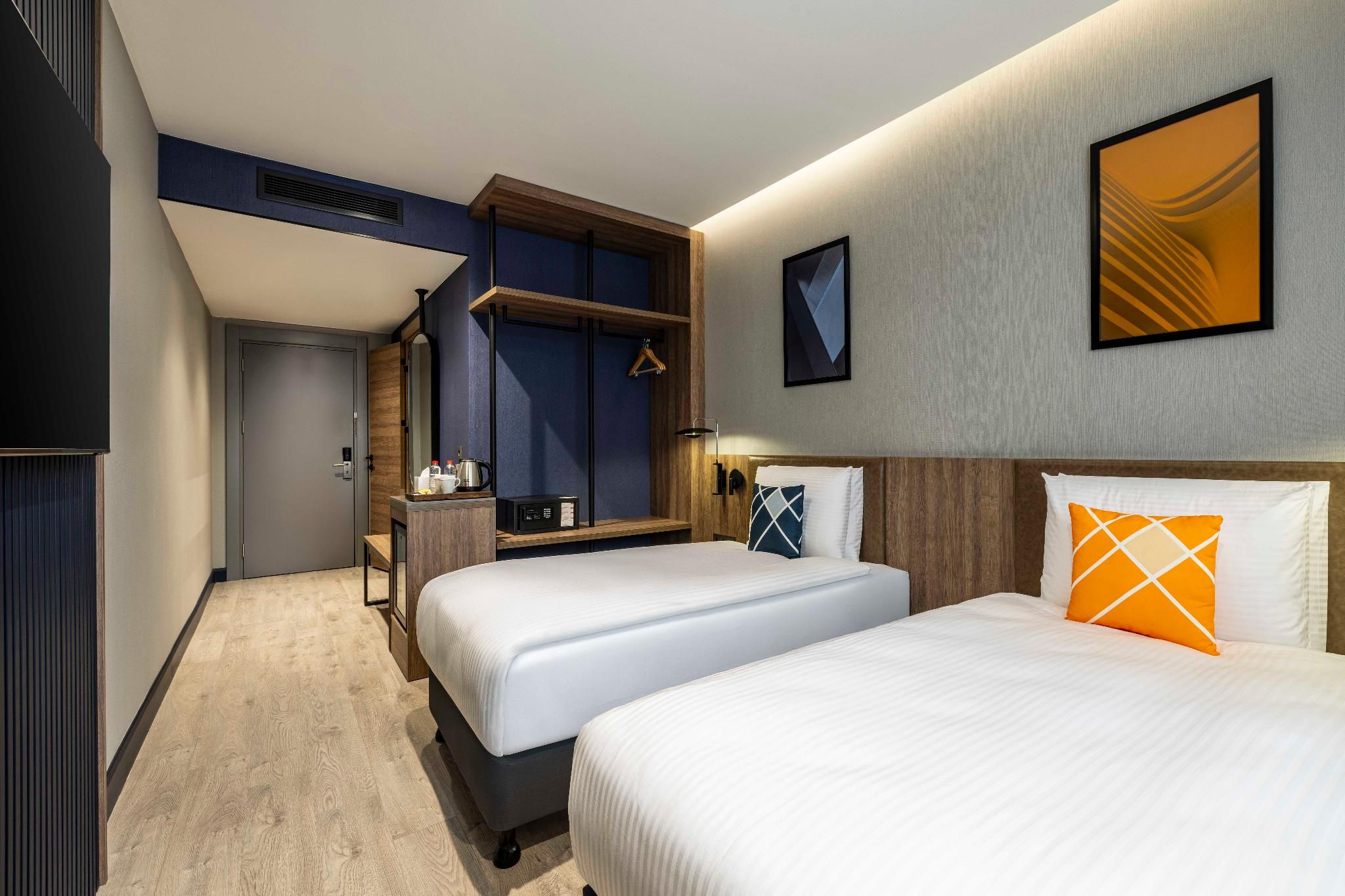 Standard Guest Room, 2 Twin, Street View