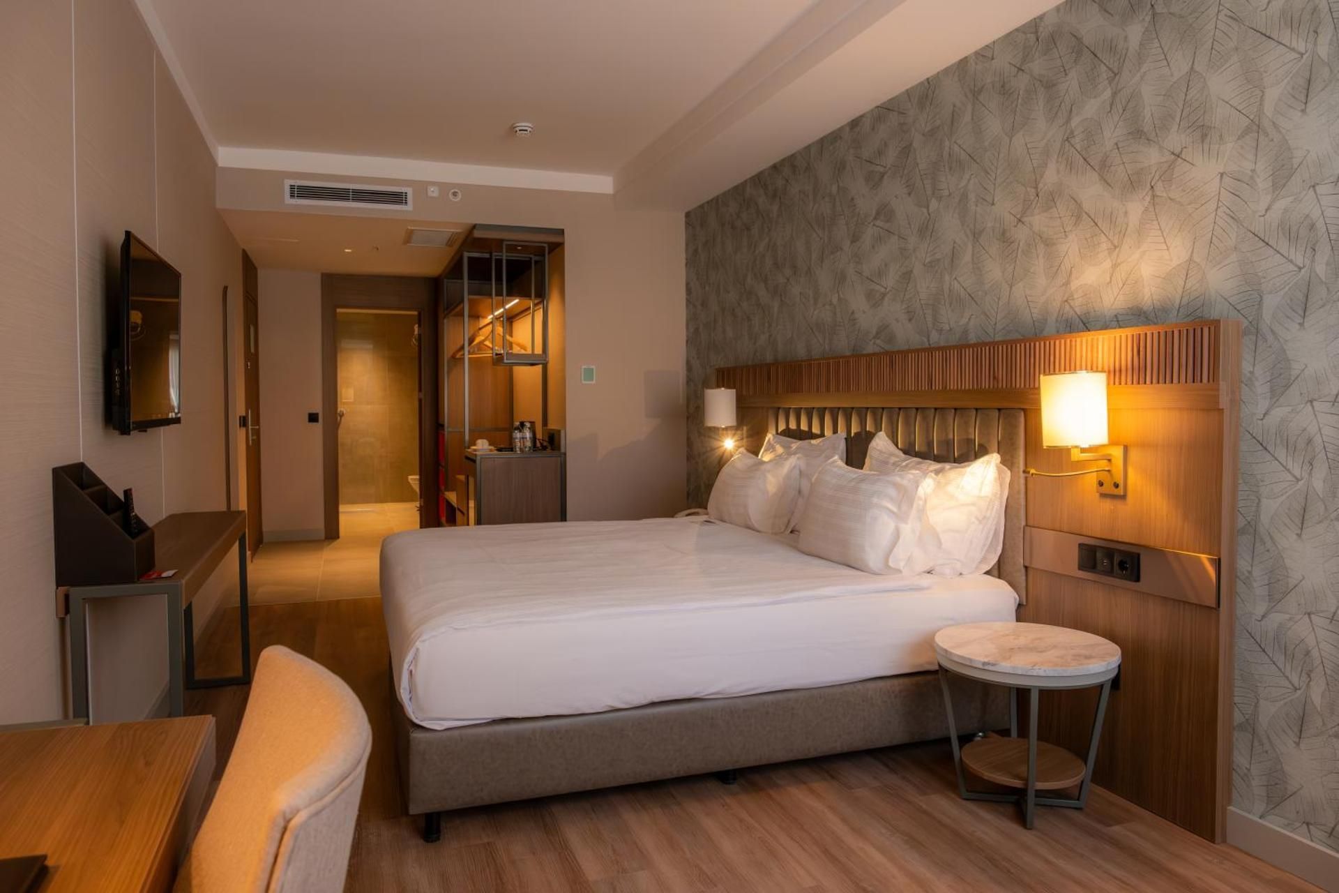 1 King Bed, Standard Room, City View
