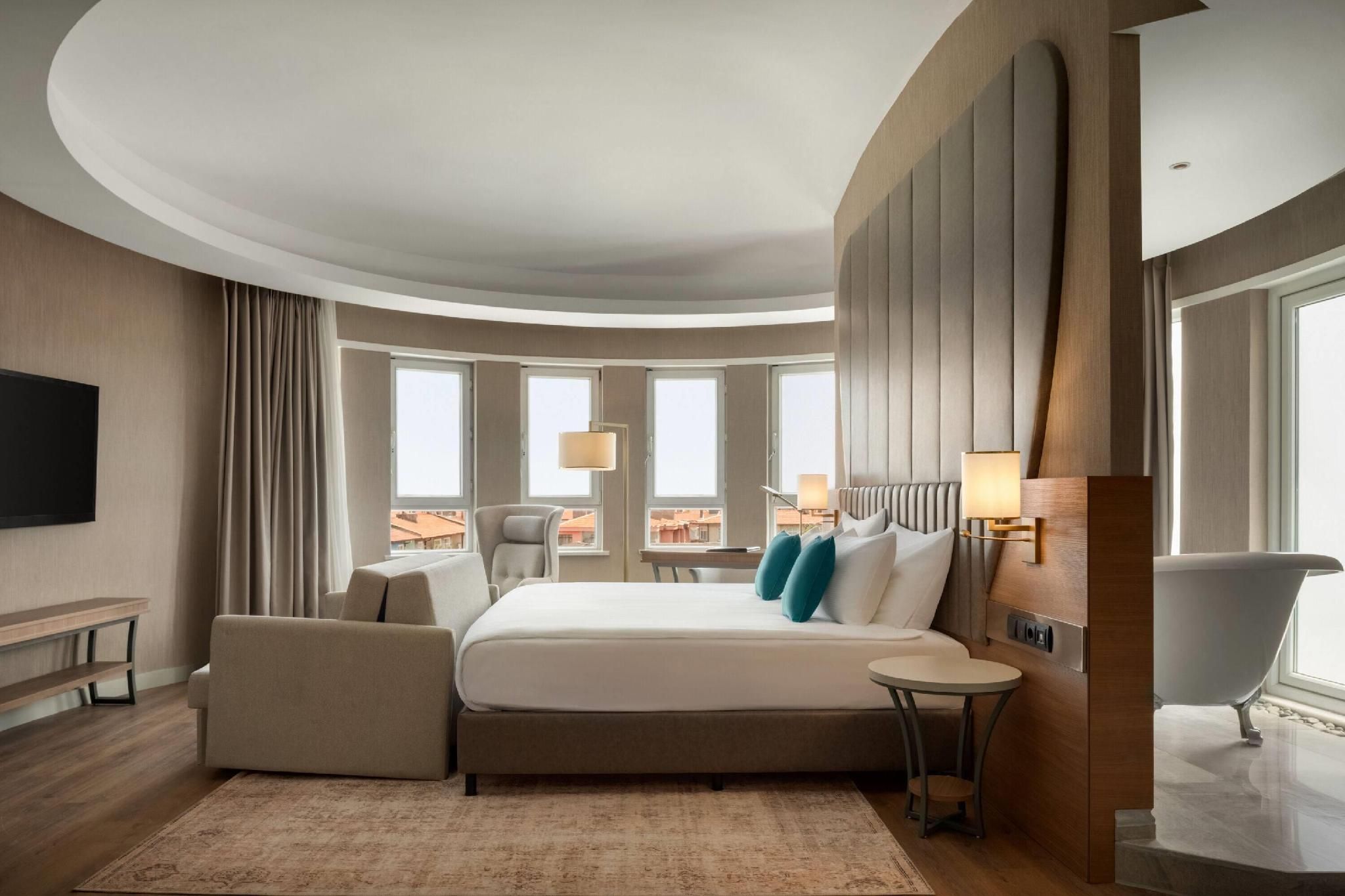 1 King Bed, Junior Suite, City View