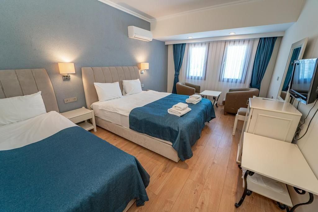 Standard Triple Room with Sea View