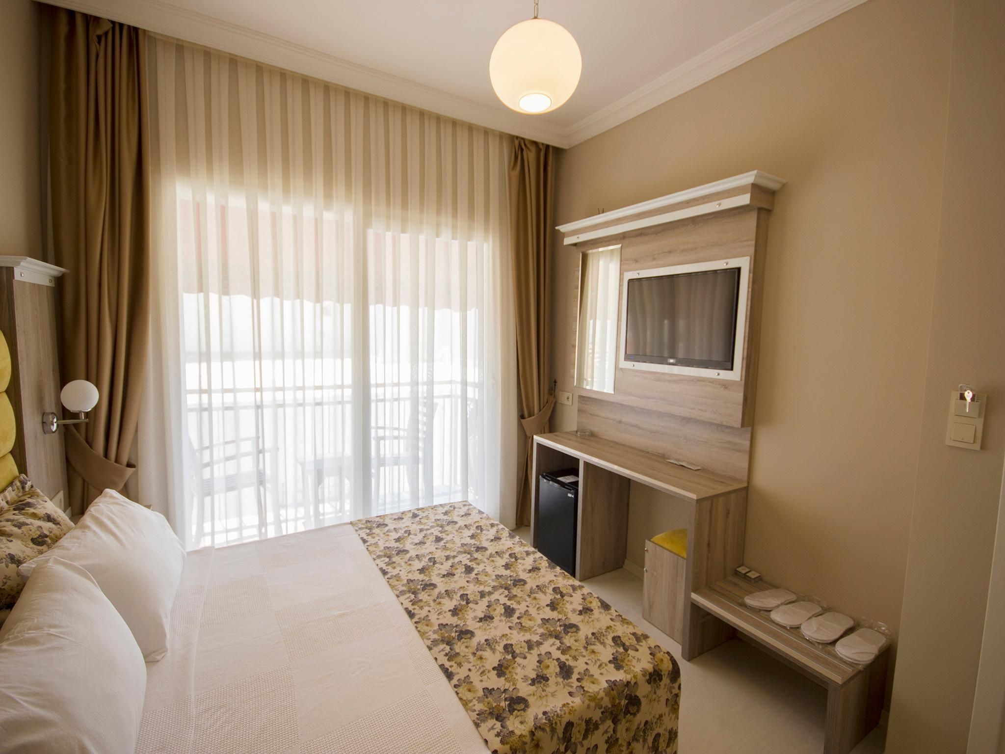 Akkan Beach Hotel Deluxe Double Room with Sea View 2