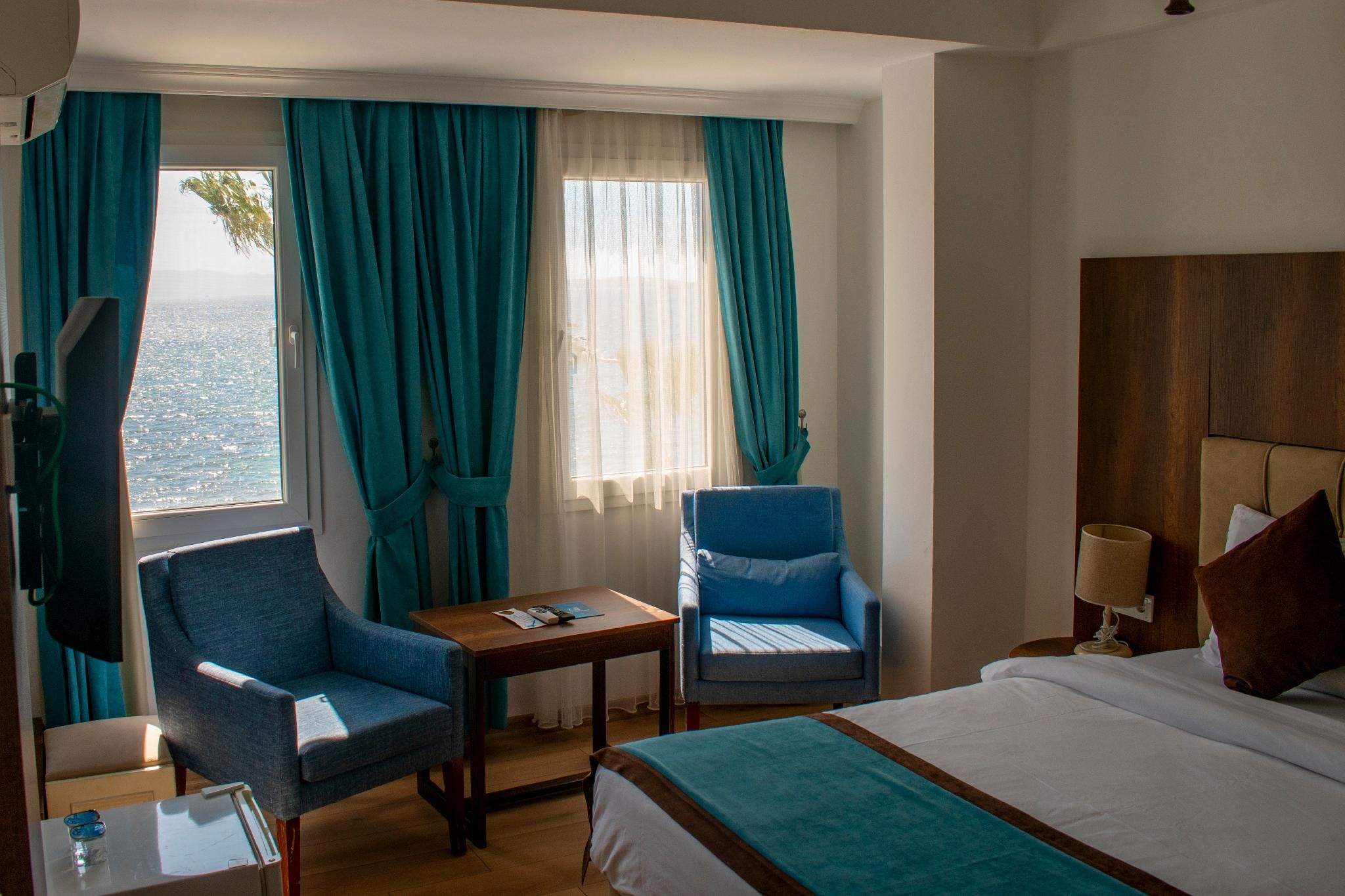 Super Deluxe Family Room