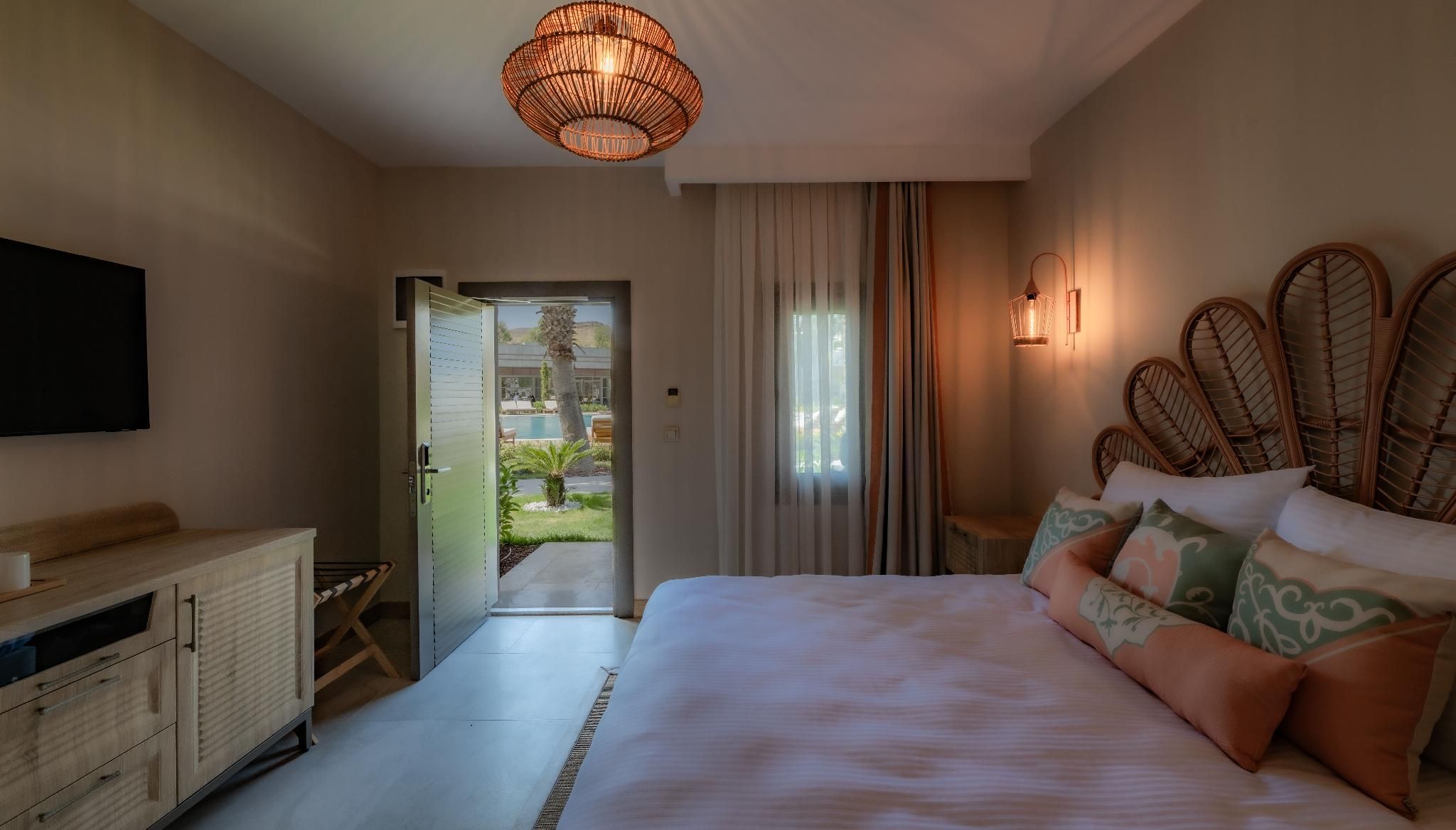 Poolside King Room