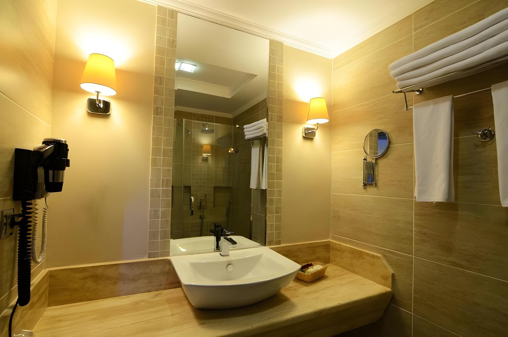 Azka Hotel Land View Double Room 3