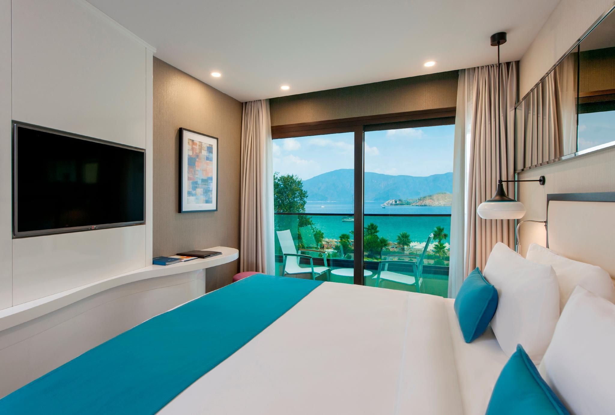 Deluxe - 1 King Bed